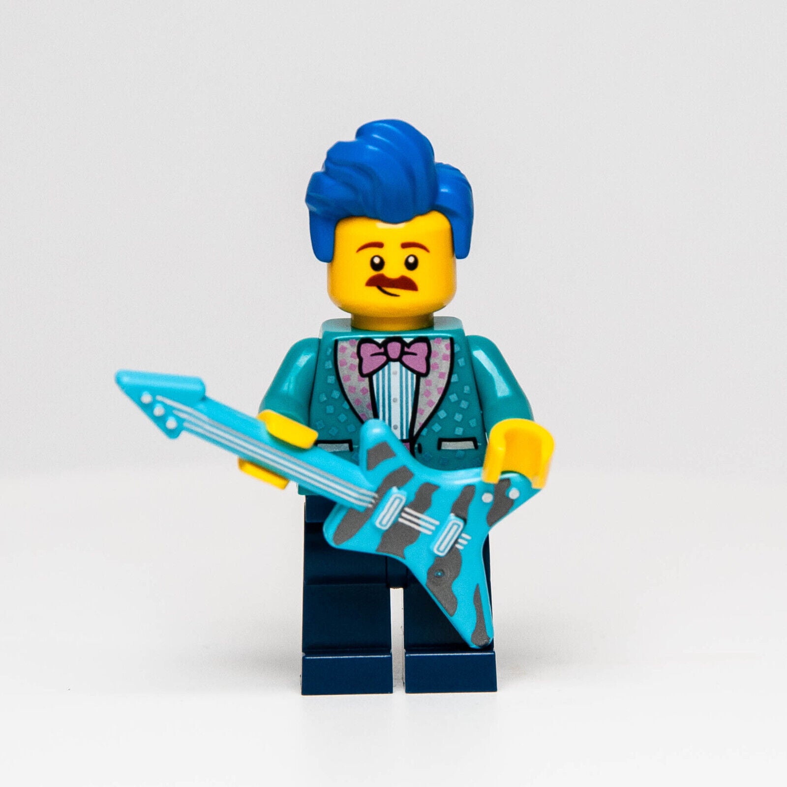 New Lego BAM 2023 Rockabilly Blue Hair Musician Minifigure w/ Electric Guitar - StudBee