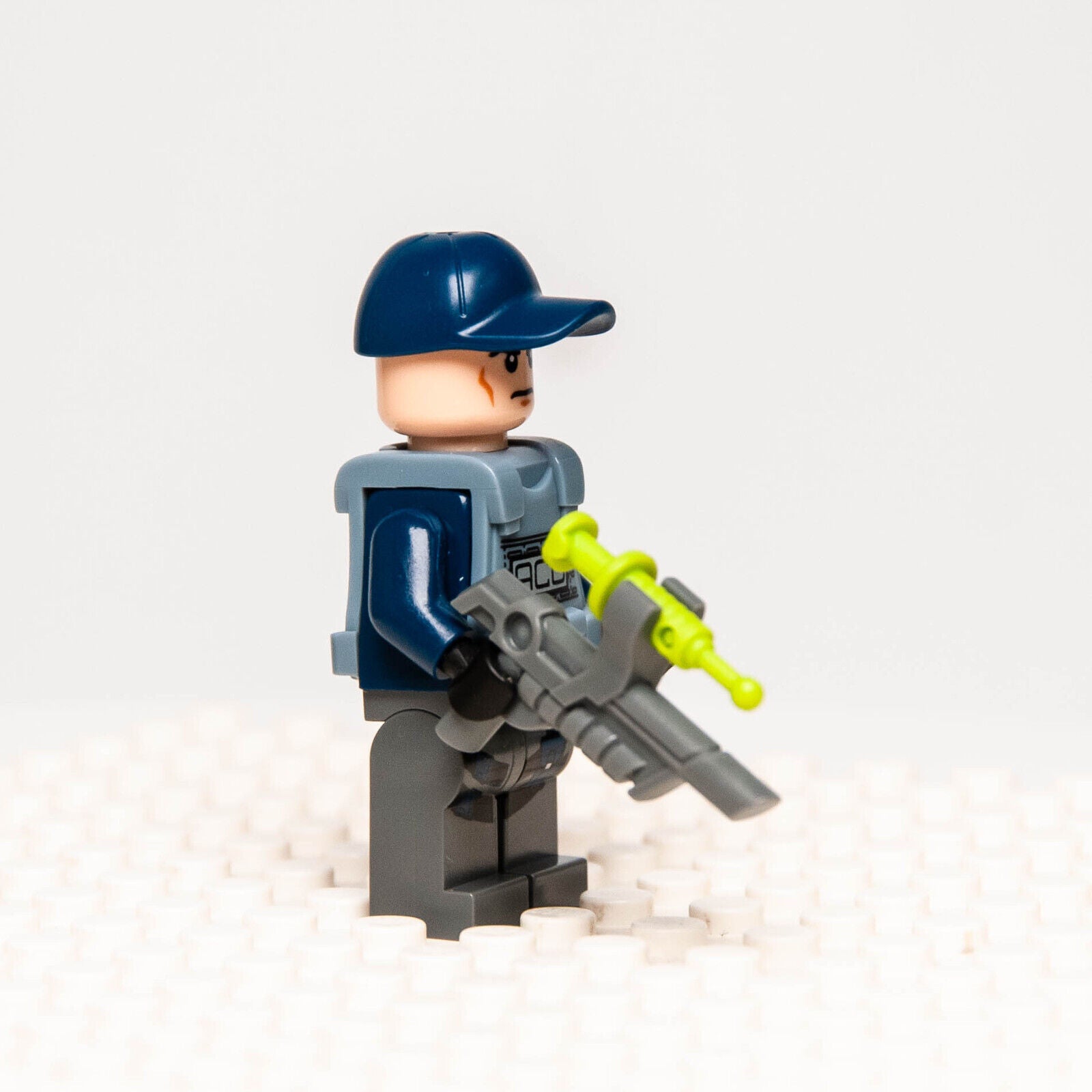 LEGO Minifigure - ACU Trooper Angry (jw010) Jurassic World 75917 - StudBee