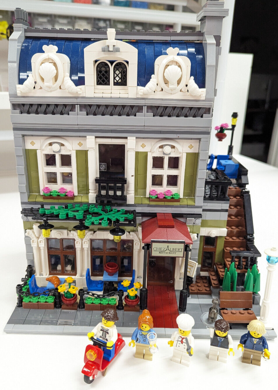 LEGO Creator Expert Modular 10243 Parisian Restaurant - 100% Complete w/Manuals - StudBee