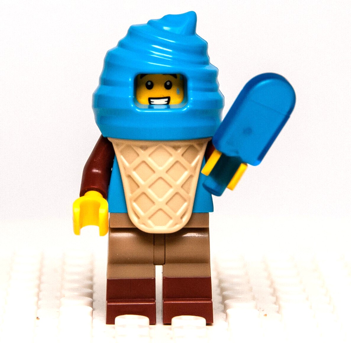 New Lego BAM 2023 Q2 Minifigure Blue Ice Cream Costume w/ Lolly - StudBee