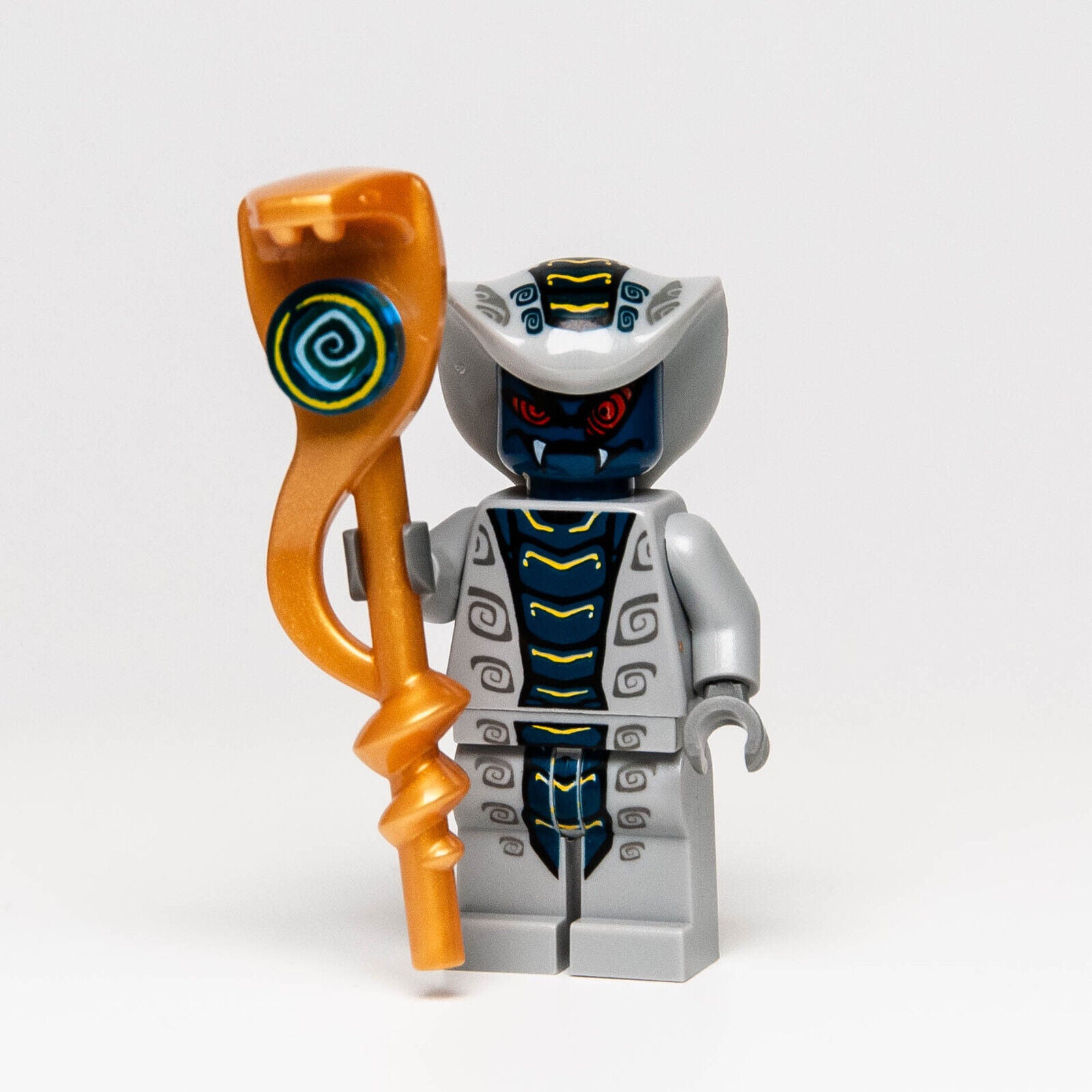 LEGO Rattla - Kai's Blade Cycle - 9441 (njo033) Minifigure w/ Staff - StudBee