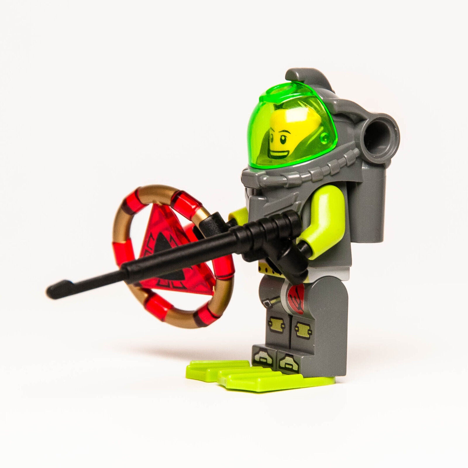 Lego Atlantis Minifigure - Bobby (atl002) with Spear Gun and Treasure Key - StudBee