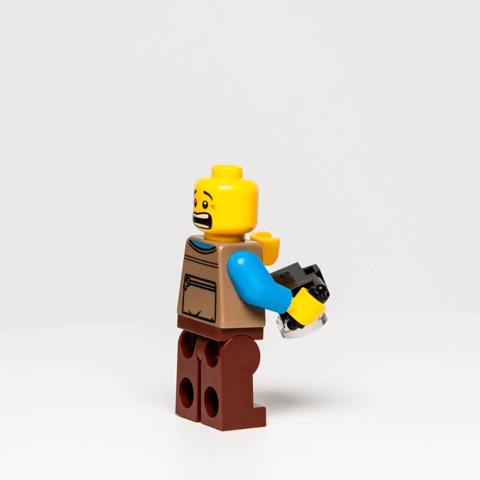 NEW LEGO Nature Photographer Tree Disguise Minifigure (cty1098) w/ Bird 60267 - StudBee