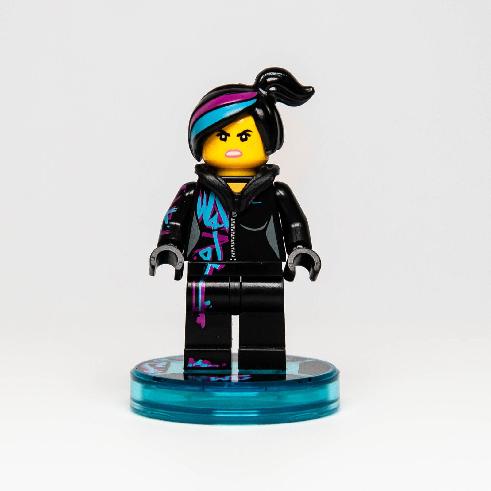 New Lego Minifigure - Wyldstyle w/ Dimensions Base Tag Relic Tile 71200 (tlm099) - StudBee
