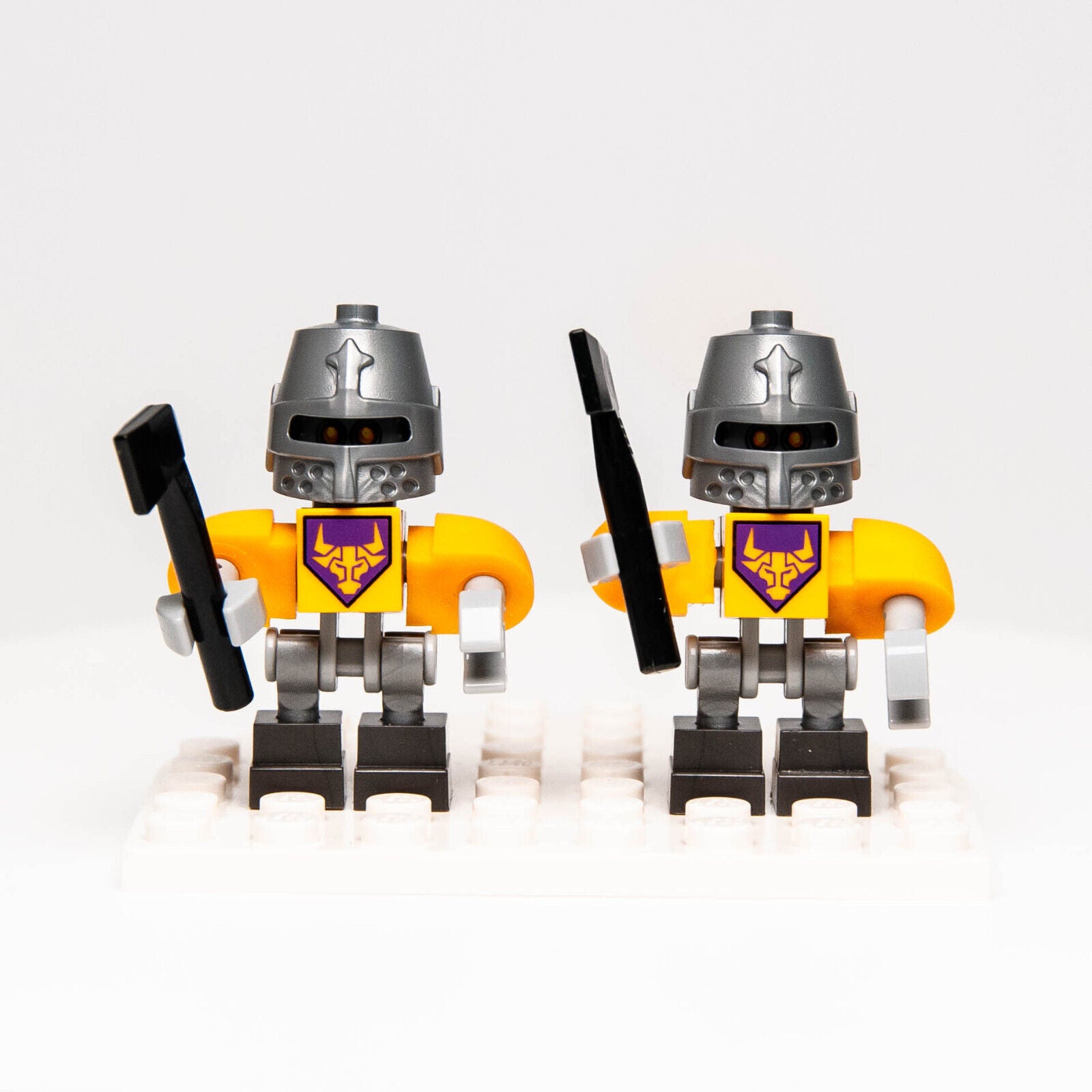 LEGO Nexo Knights Minifigure Lot: Axl Bot w/ Axe (nex060) 70317 - StudBee