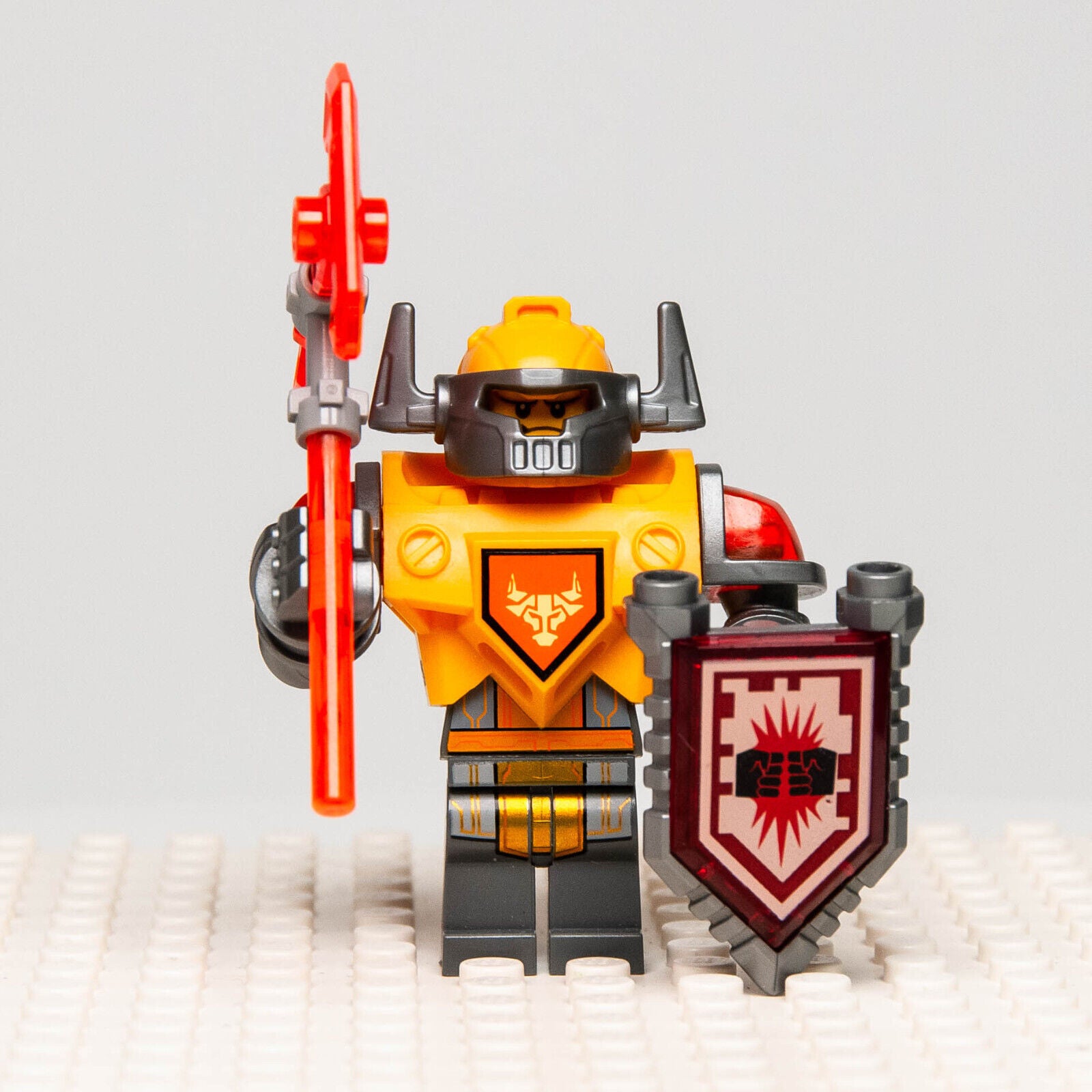 Lego Nexo Knights Minifigure - Battle Suit Axl w/ Shield & Weapon (nex079) 70365 - StudBee