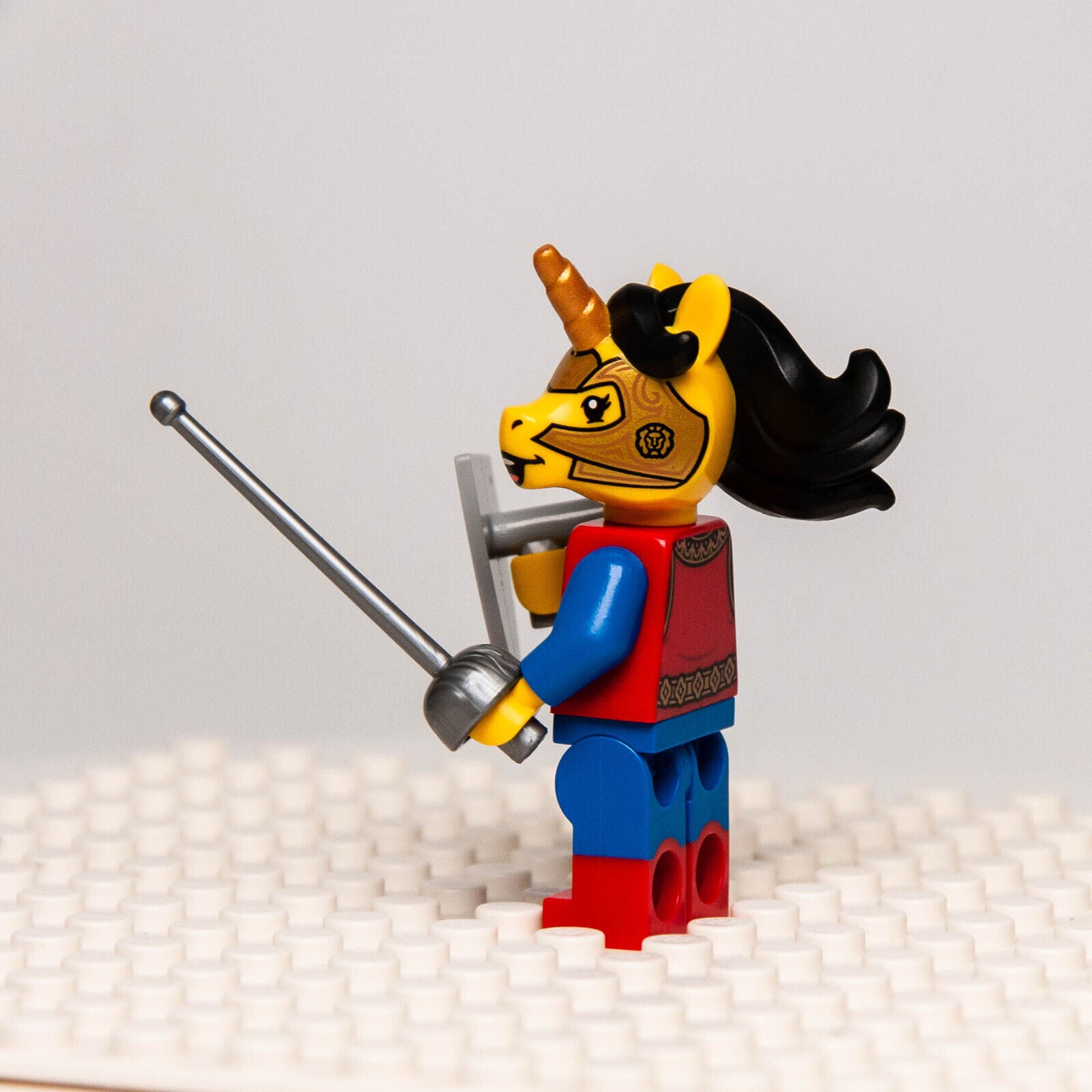 New Lego BAM 2023 Q2 Minifigure - Unicorn Lion Knight w/ Sword & Shield (cas - StudBee