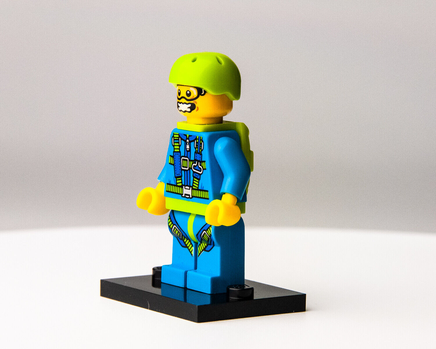 LEGO Skydiver - CMF Series 10 -  (col10-6) Minifigure - StudBee