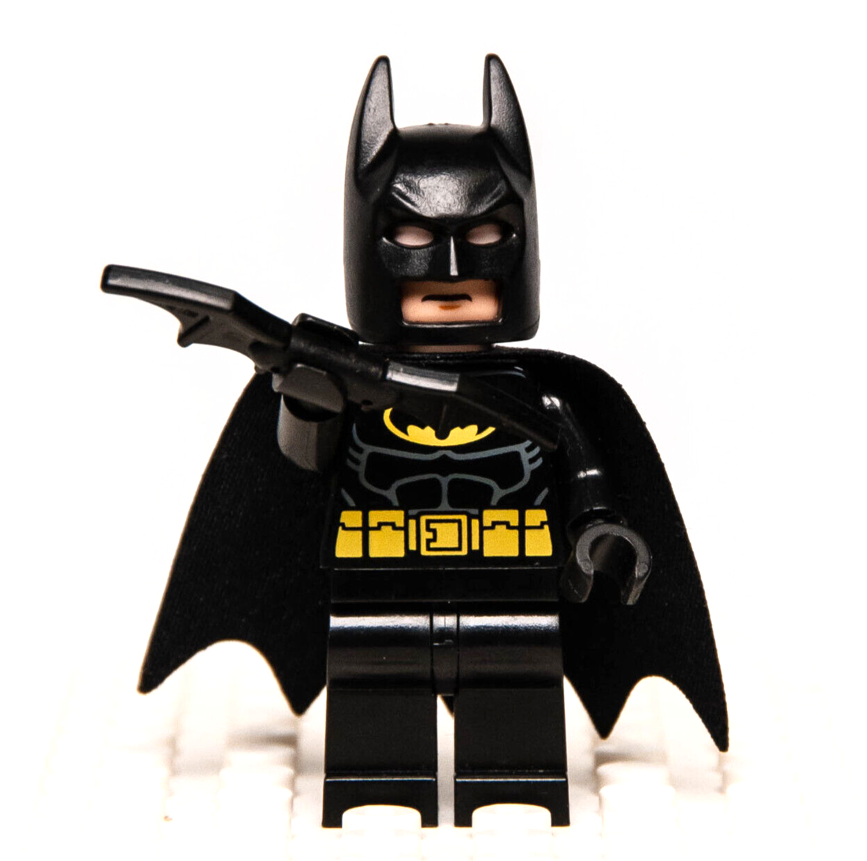 LEGO Minifigure Batman DC Super Heroes Black Suit Yellow Belt Type 2 Cowl sh016a - StudBee