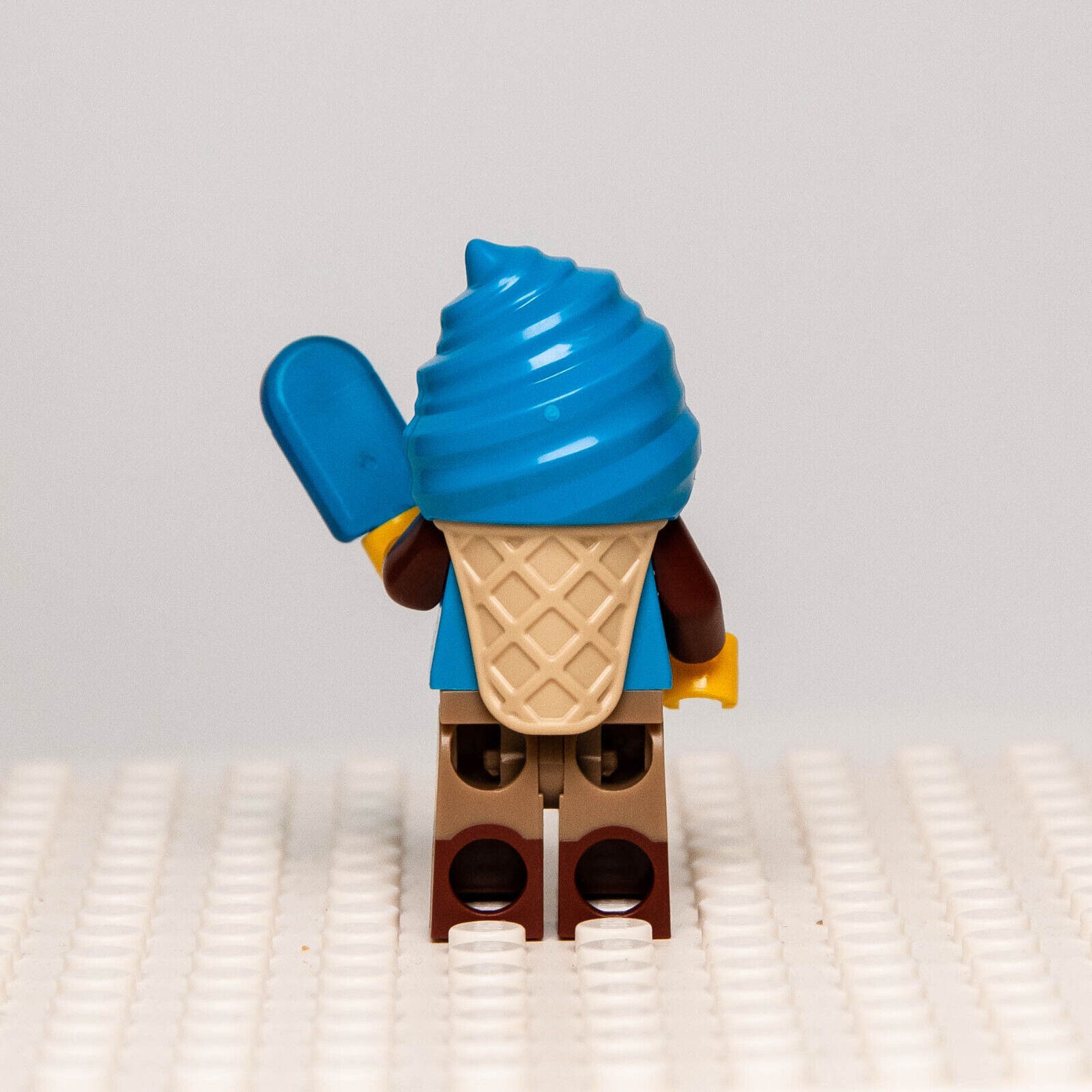 New Lego BAM 2023 Q2 Minifigure Blue Ice Cream Costume w/ Lolly - StudBee