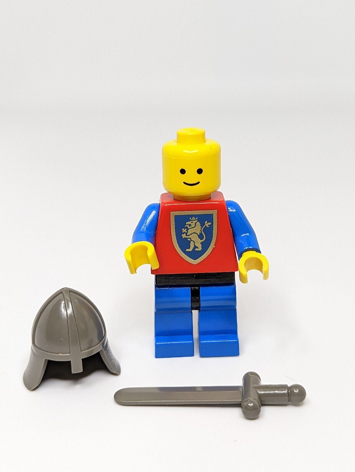 LEGO Vintage Castle Minifigures: Lion Knights Crusader w/ Sword (cas115) 6039 - StudBee
