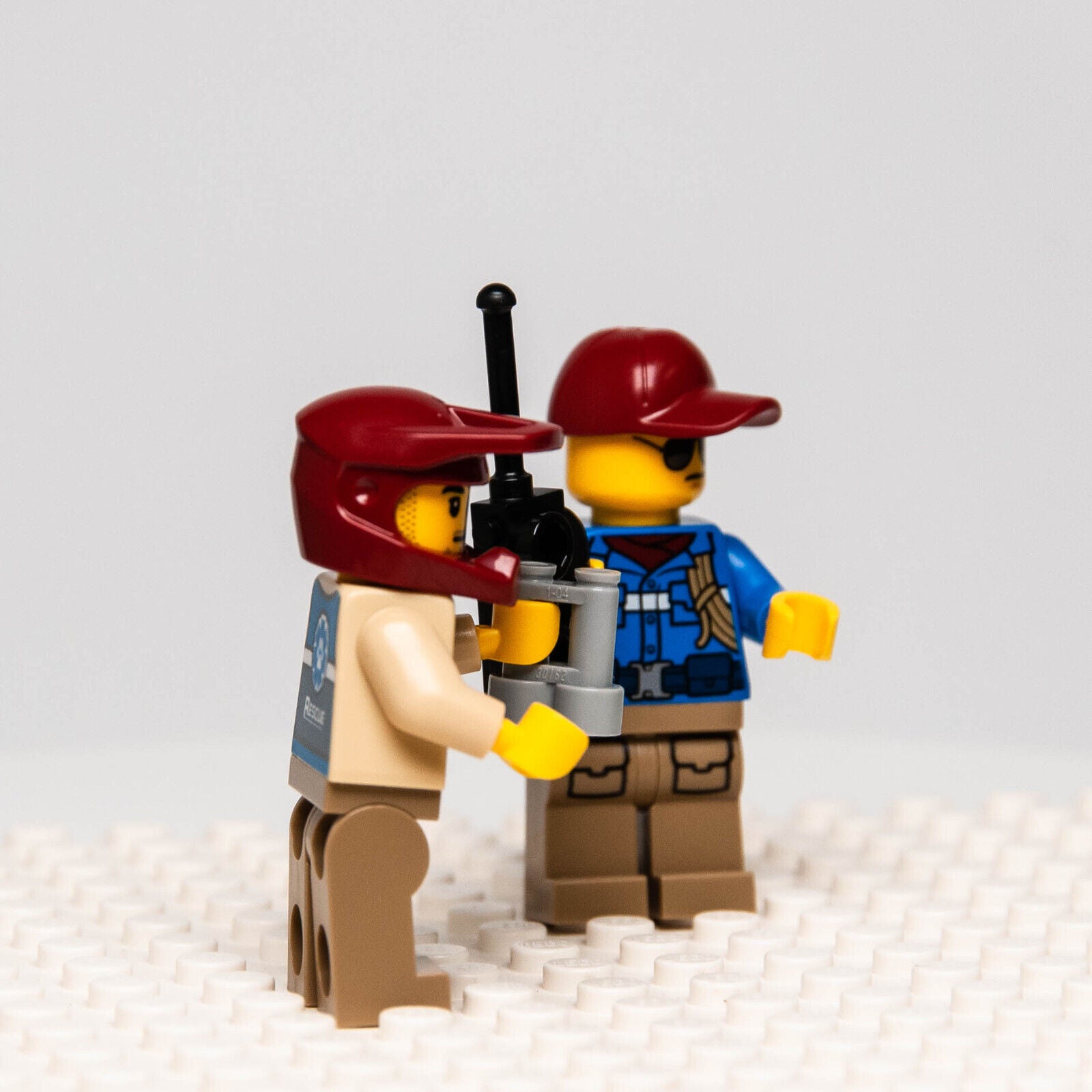 (2) NEW LEGO Wildlife Rescue Minifigures (cty1301 cty1303) 60301 - StudBee