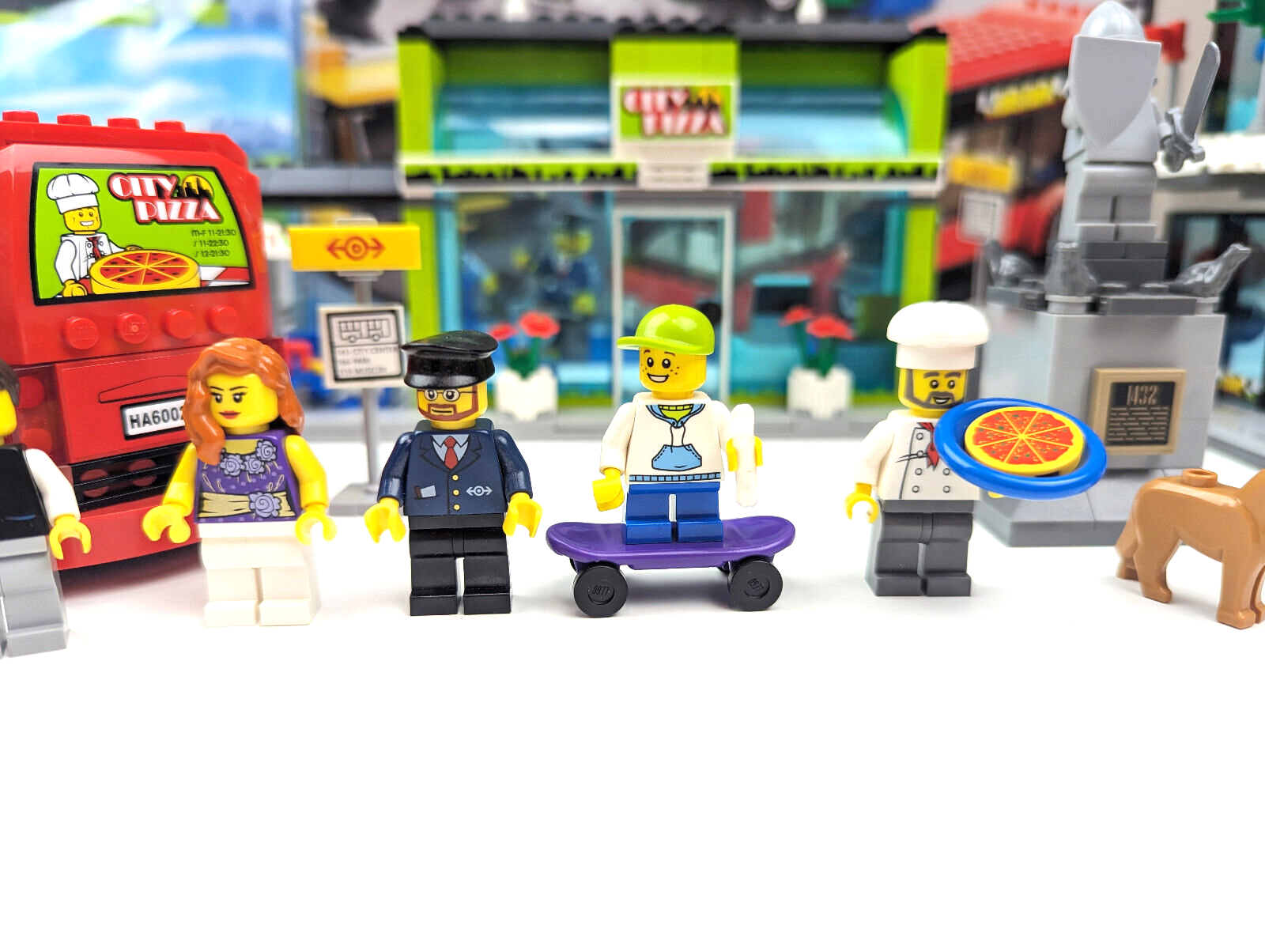 LEGO CITY: Town Square (60026) 100% Complete w/ Box, Instructions - StudBee