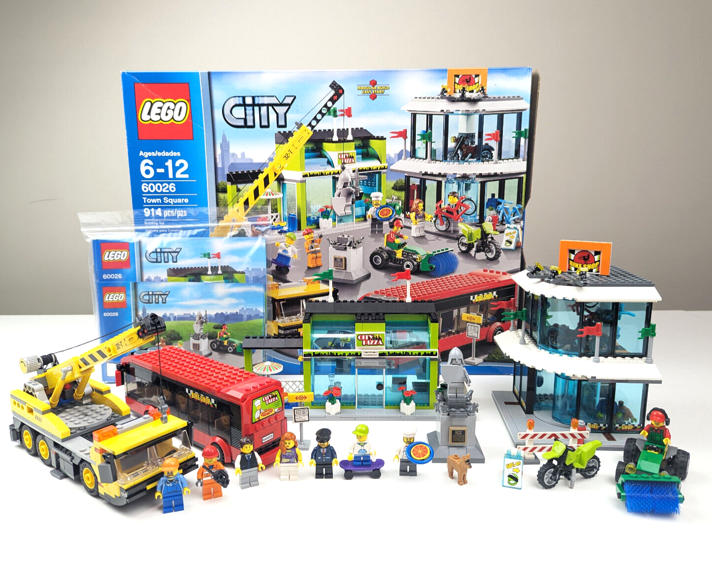 LEGO CITY: Town Square (60026) 100% Complete w/ Box, Instructions - StudBee