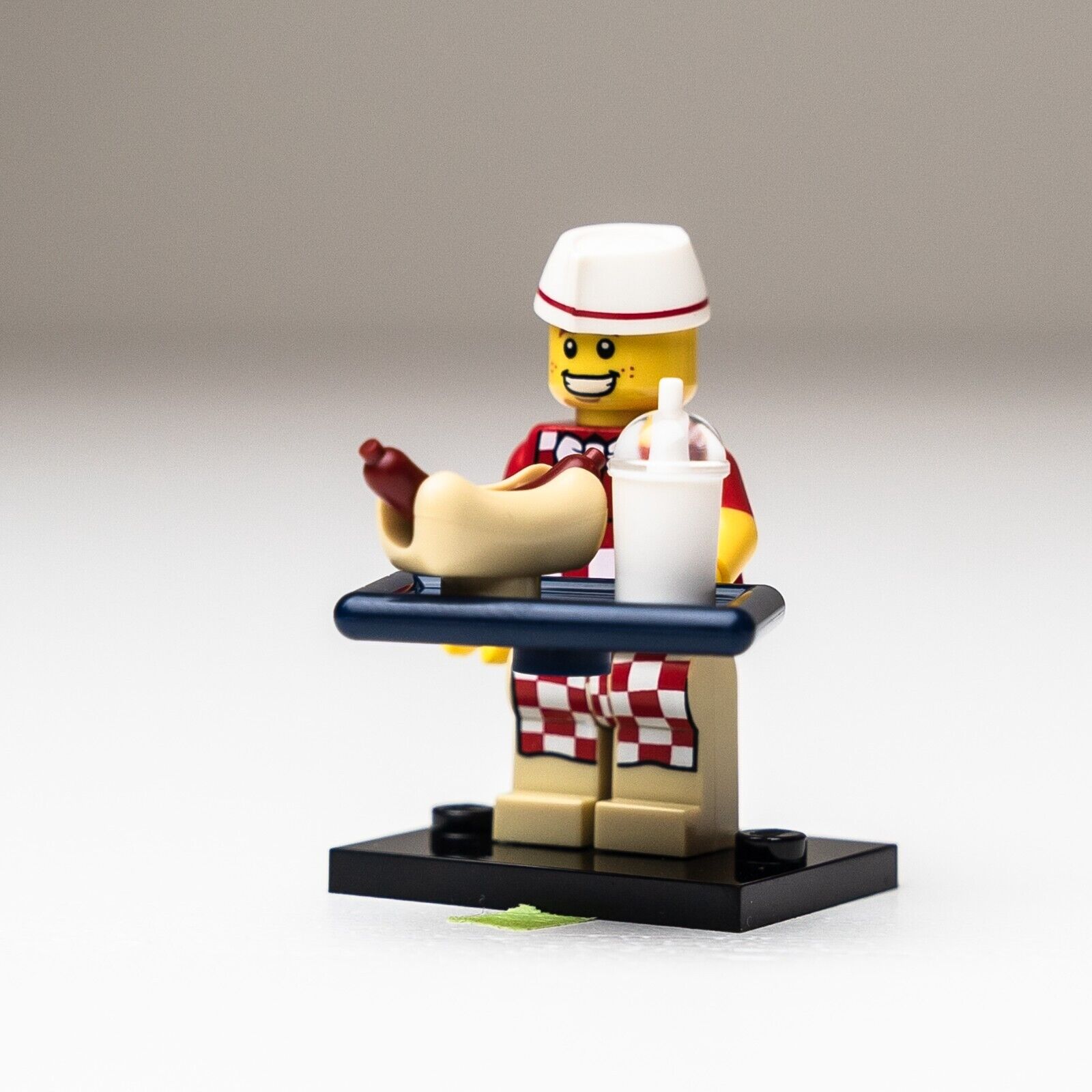 SEALED Lego 71018 Series 17 CMF: Hot Dog Vendor Milkshake Tray Waiter (col17-6) - StudBee
