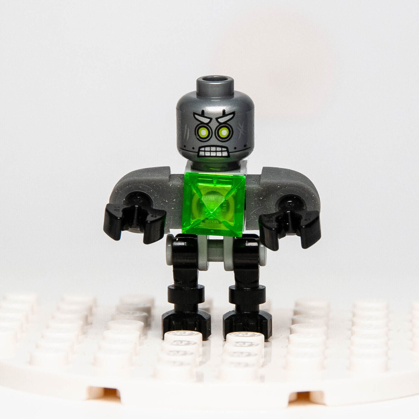 Lego Nexo Knights Minifigure - CyberByter Bot (nex132) 72005 72004 - StudBee