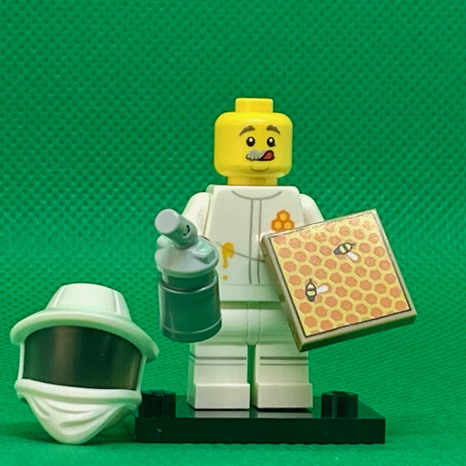 NEW Series 21 LEGO CMF 71029 Minifigure - Beekeeper (col21-7) - StudBee
