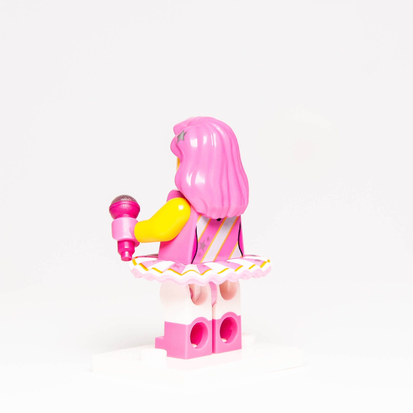 LEGO Movie Series 2 CMF Minifigure: Candy Rapper Pink Singer (coltlm2-11) 71023 - StudBee