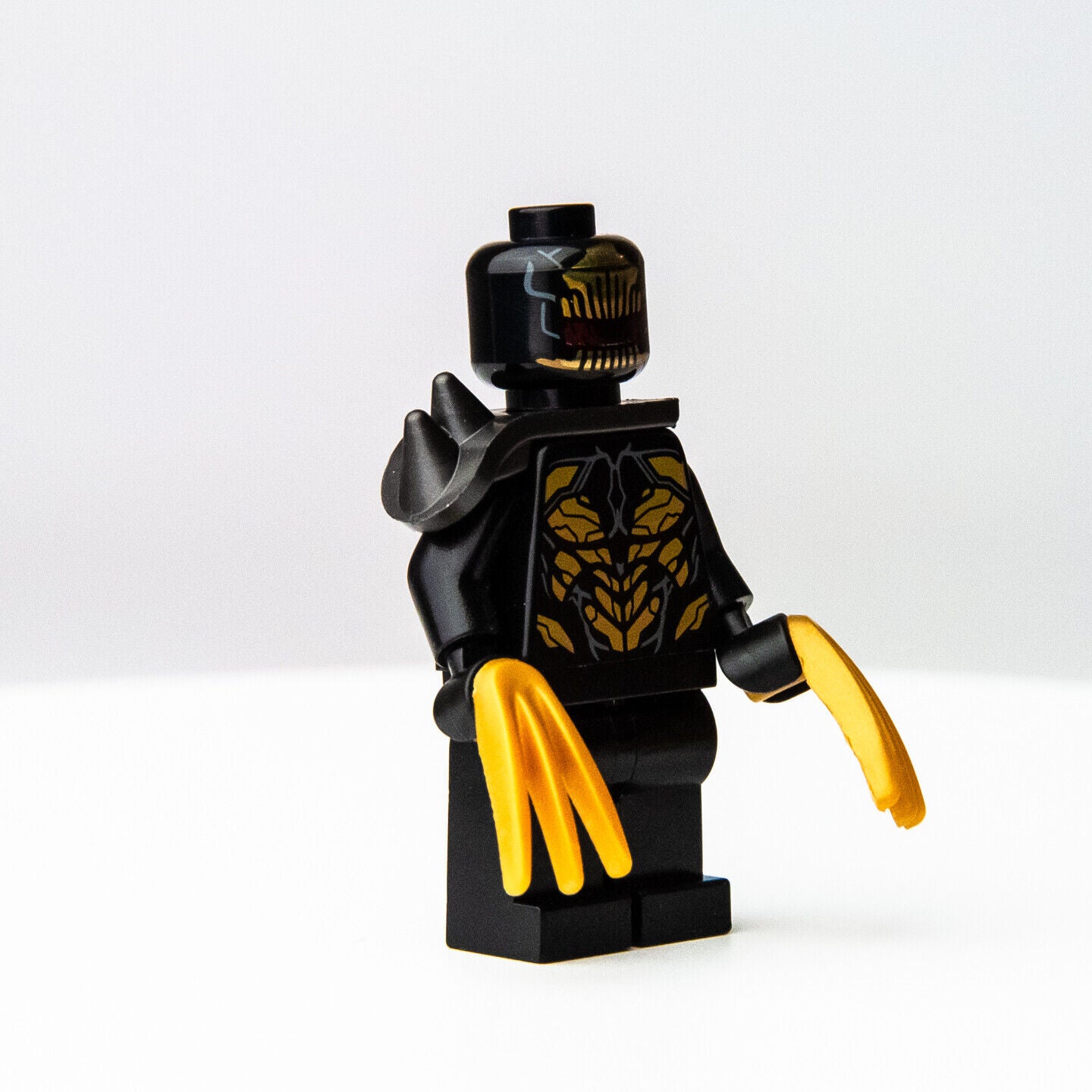 LEGO Outrider - Shoulder Armor Pad - Marvel - 76123 76124 (sh562) Minifigure - StudBee