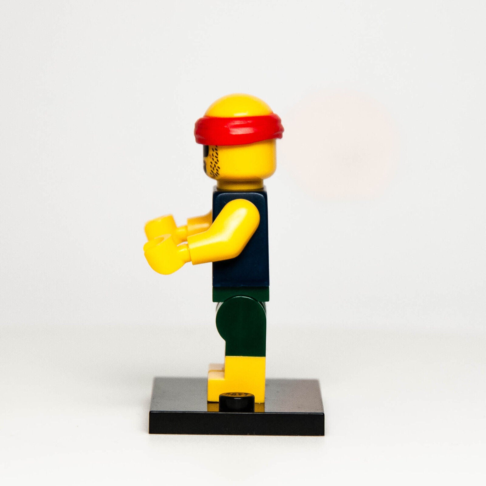 Lego Minifigure - Scallywag Pirate - Lego CMF Series 16 (col16-9 col252) 71013