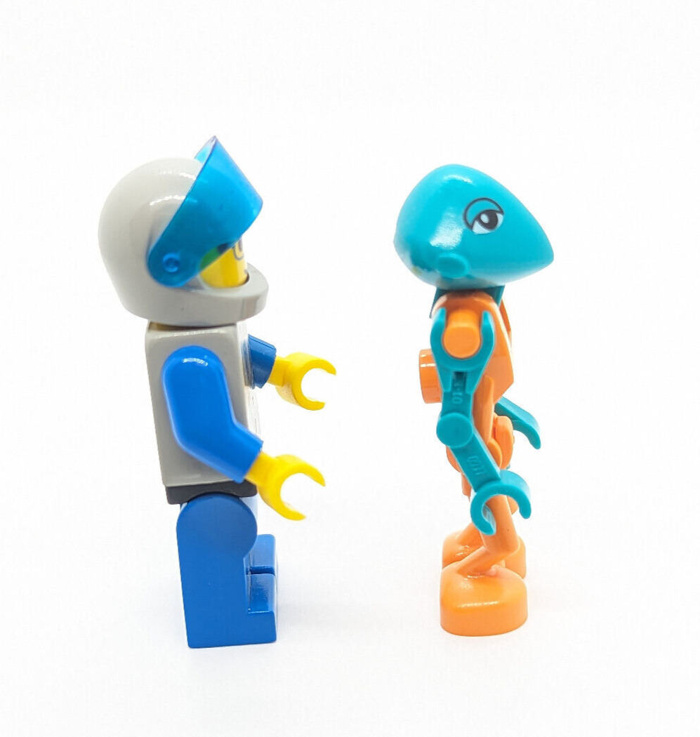 Lego Life on Mars Lot: LoM Assistant (lom013) & Martian Vega (lom012) 1195 - StudBee