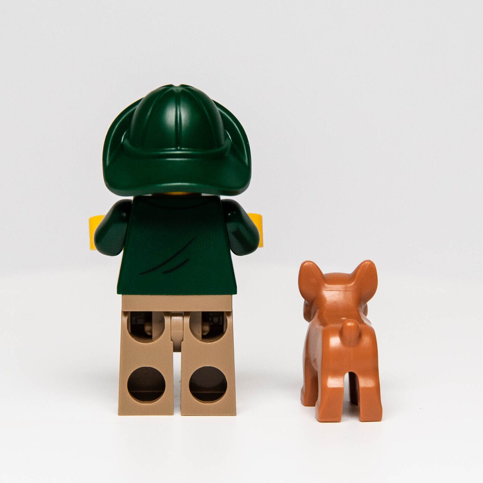 New Lego BAM 2023 Lighthouse Keeper Dark Green Minifigure w/ French Bulldog Fish - StudBee