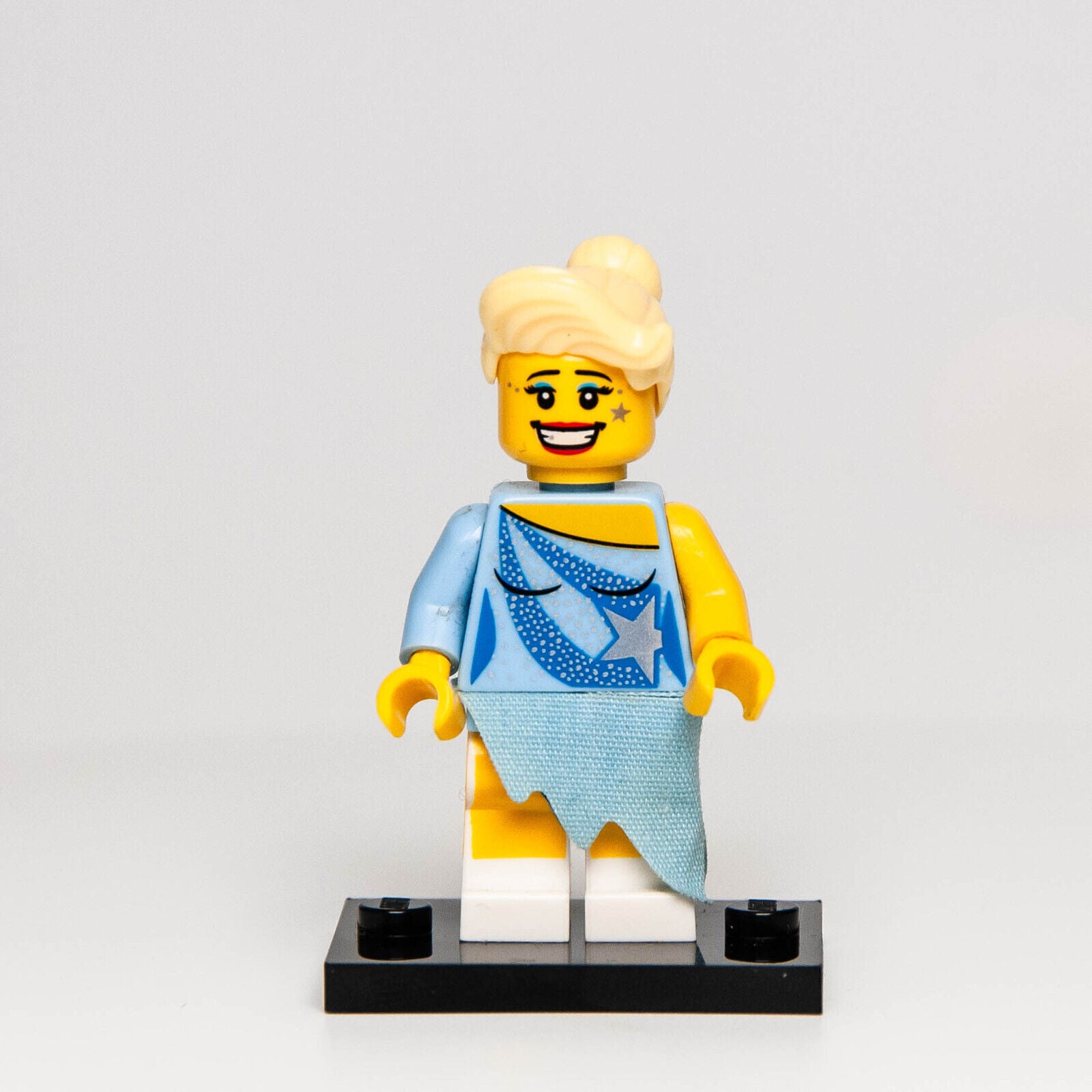 LEGO CMF 4 Minifigure - Female Ice Skater w/ Skirt & Ice Skates (col04-15 col063 - StudBee