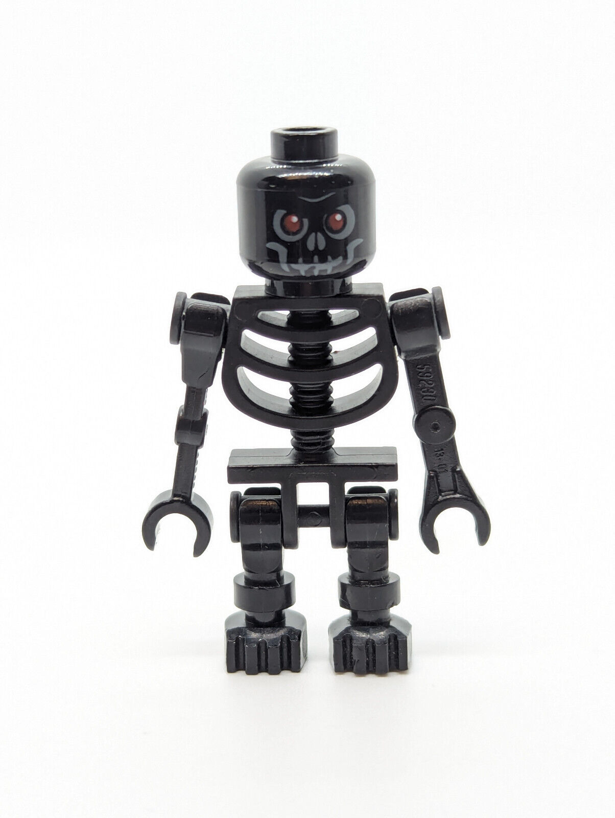 Lego Castle Fantasy Era Minifigures: Crown Knight & Black Skeleton (cas341) 7092 - StudBee