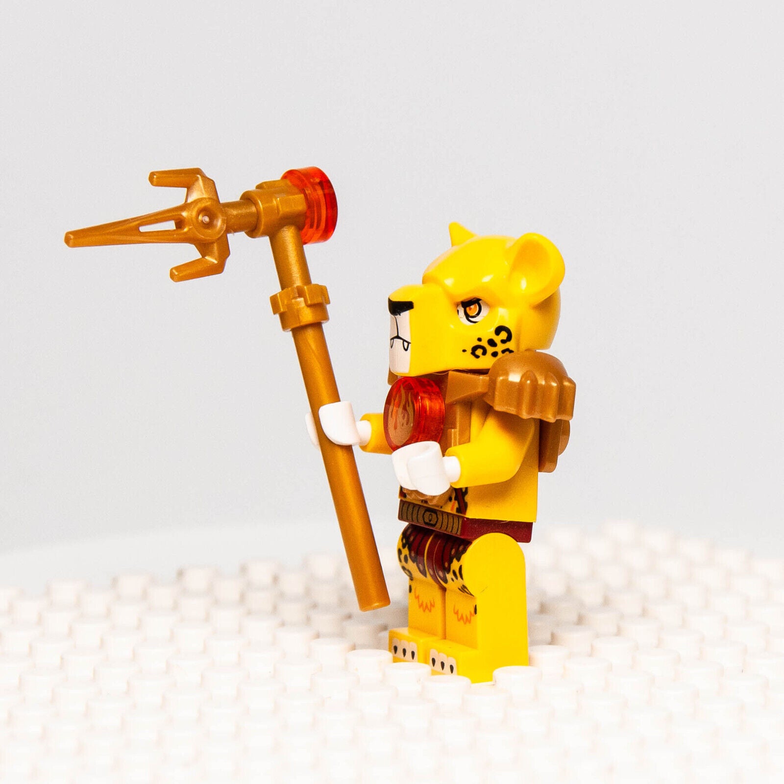 LEGO Chima Minifigure: Lundor, Fire Chi and Heavy Armor (loc081) 70141 Leopard - StudBee