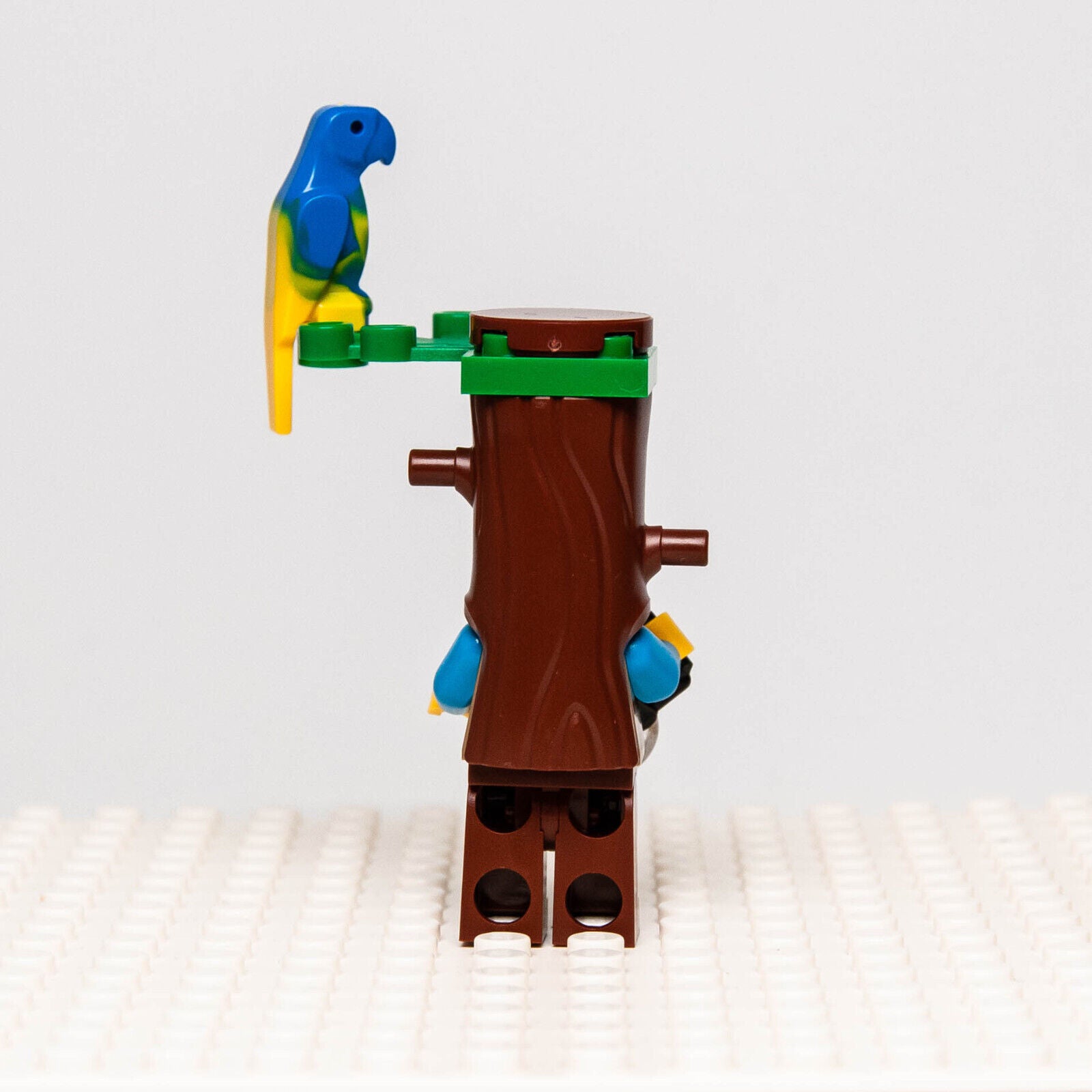NEW LEGO Nature Photographer Tree Disguise Minifigure (cty1098) w/ Bird 60267 - StudBee