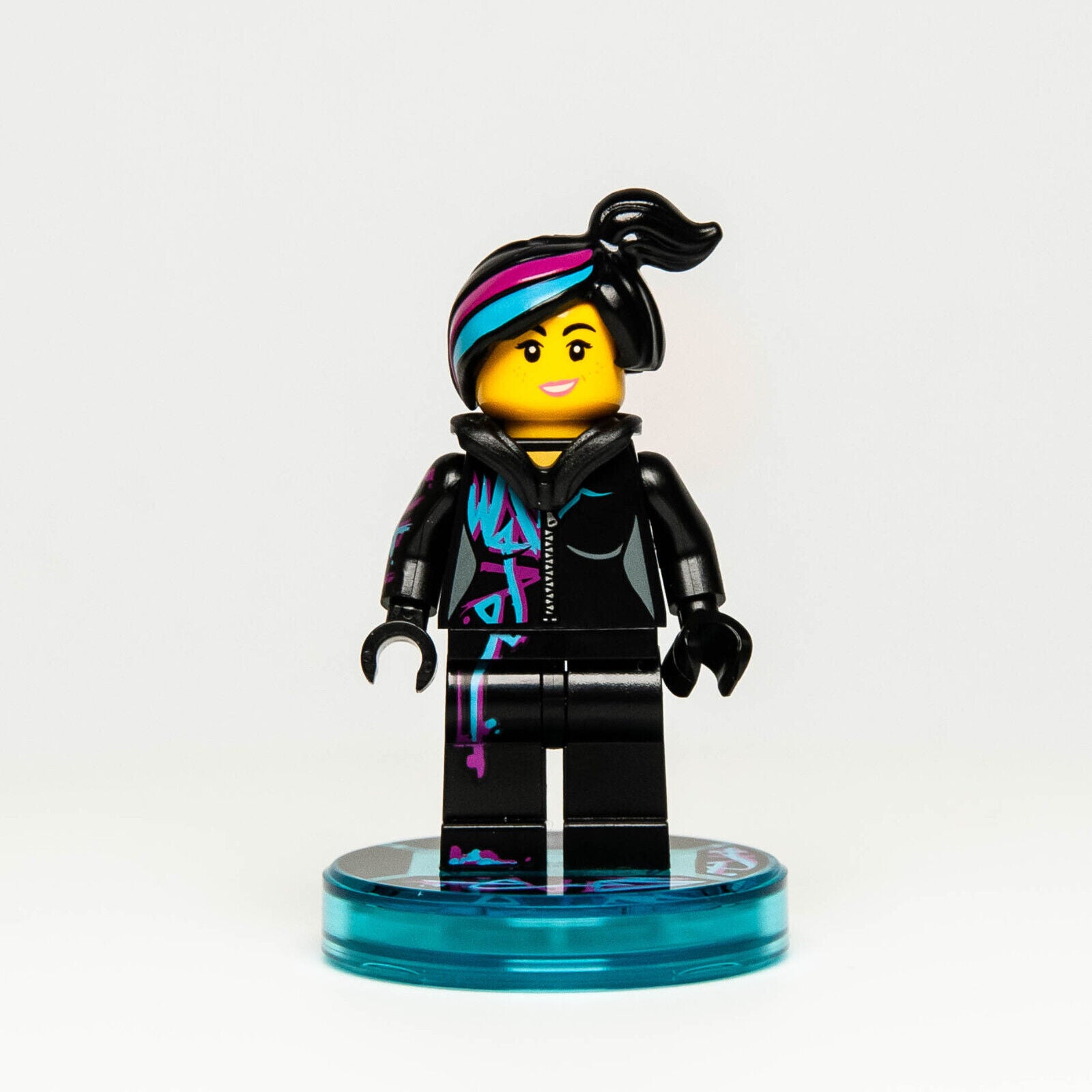 New Lego Minifigure - Wyldstyle w/ Dimensions Base Tag Relic Tile 71200 (tlm099)