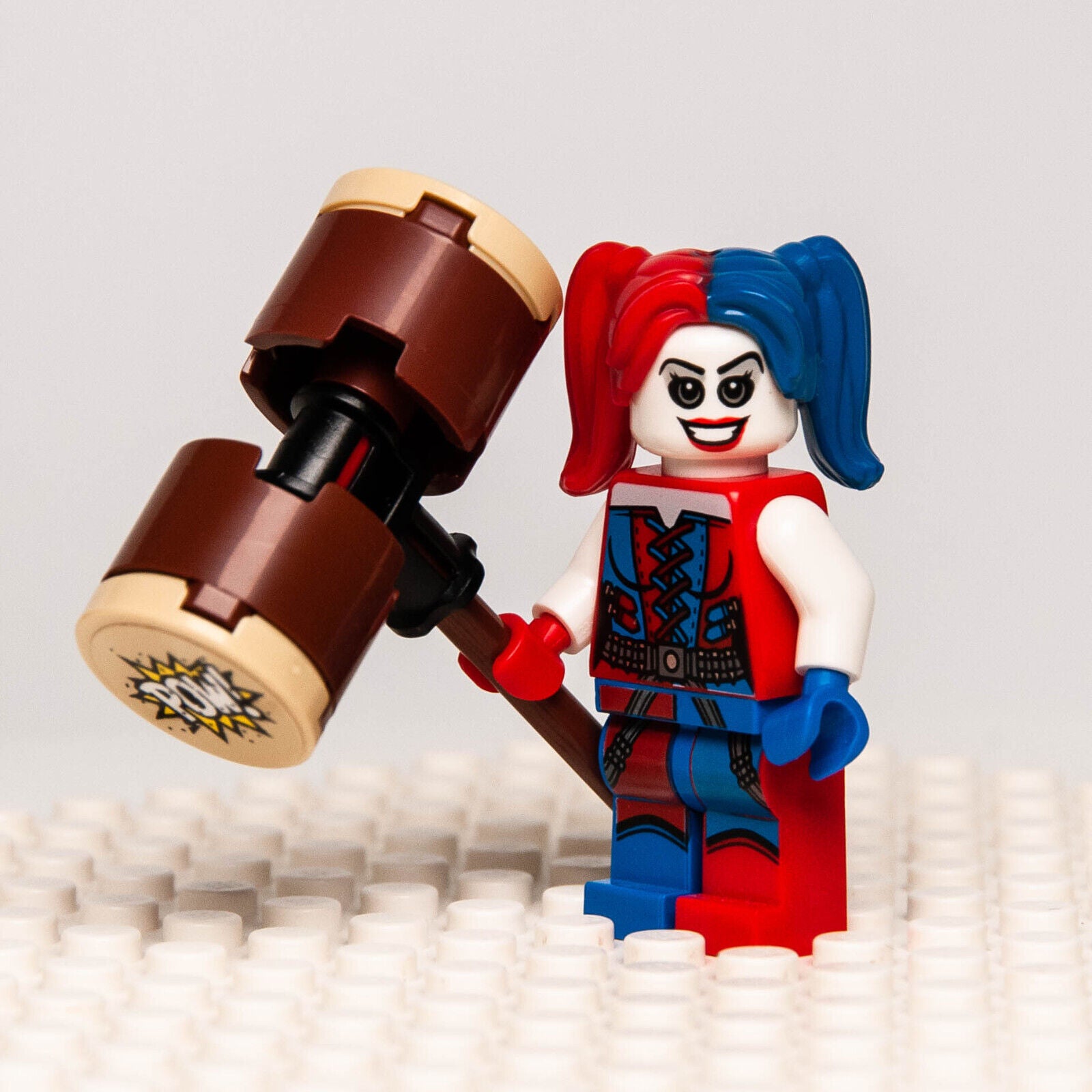 LEGO DC Minifigure - Harley Quinn (sh260) Blue Red Pigtails 76053 w/ Hammer - StudBee