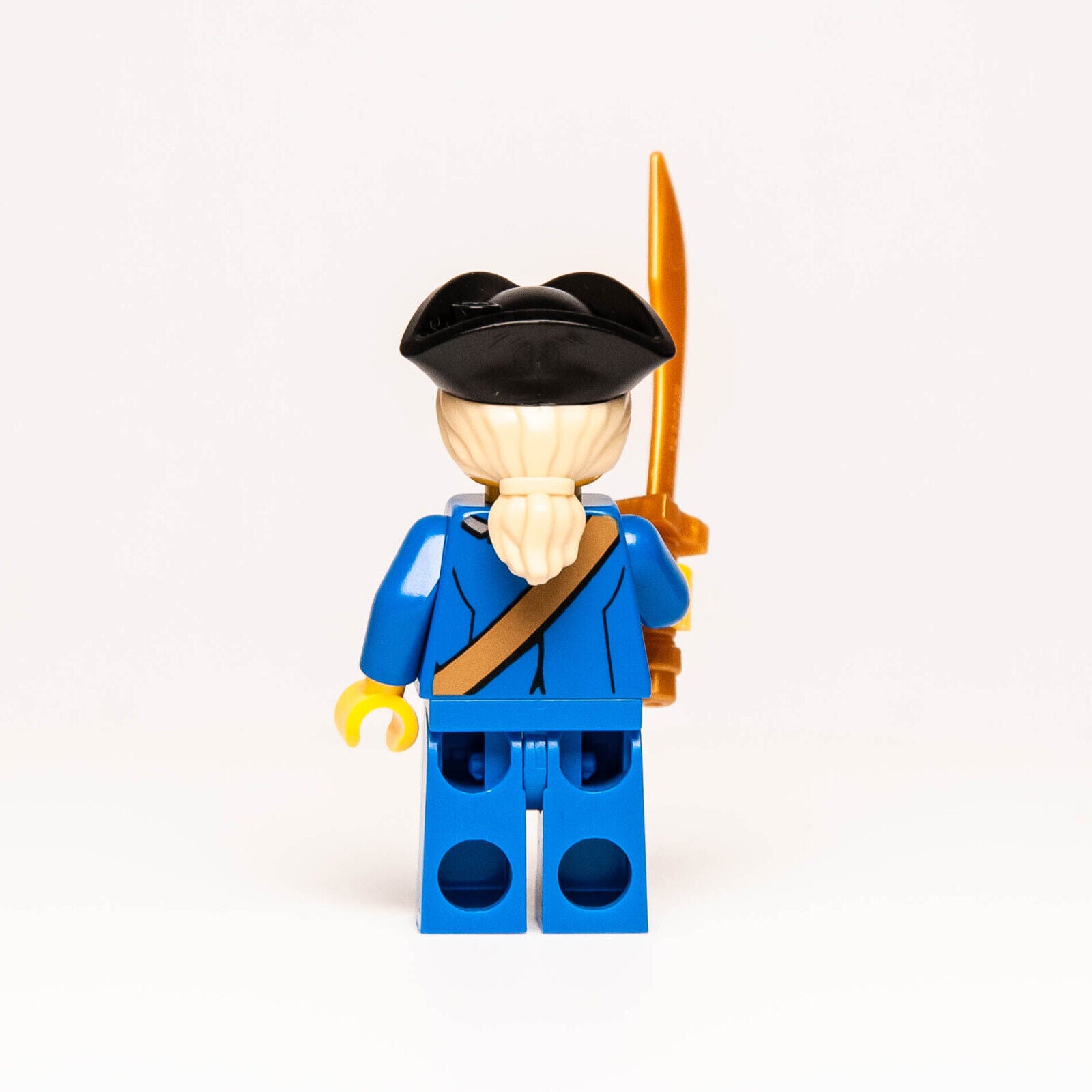 New LEGO BAM 2024 Minifigure - Female Pirate Tricorne Hat, Muddy Face Sword (pi - StudBee
