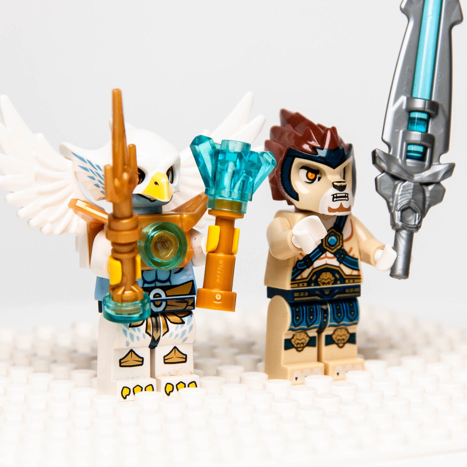 (Lot of 2) LEGO Chima Minifigures Lennox (loc003), Ewar Gold Armor (loc014) - StudBee
