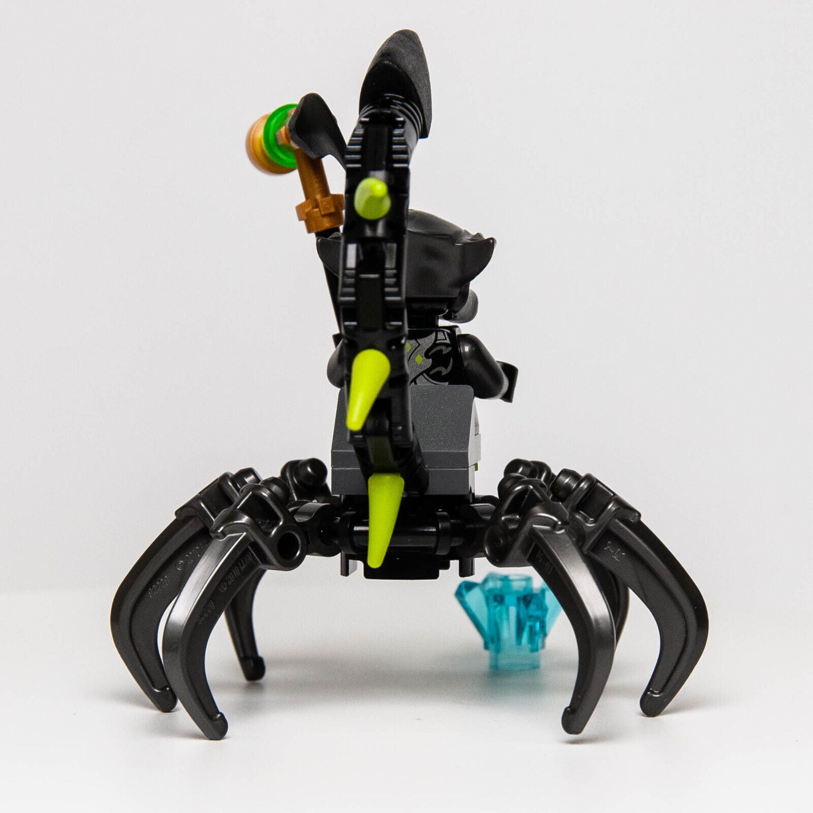LEGO Legends Of Chima Scutter Minifigure (loc064) w/ Staff & Crystal - StudBee
