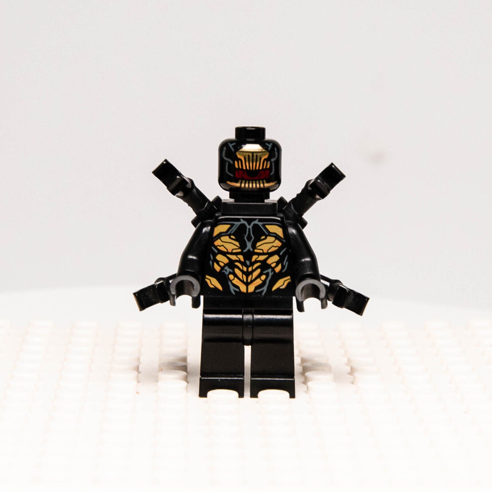 LEGO Outrider - Extended Arms Minifigure - Marvel (sh505) Avengers Infinity War - StudBee