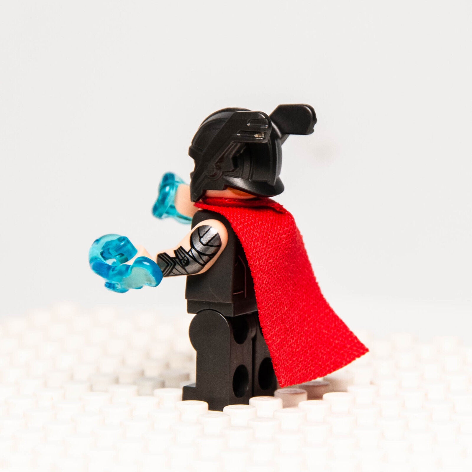 LEGO Thor Minifigure - Red Cape, Helmet Ragnarok 76084 (sh409) - StudBee