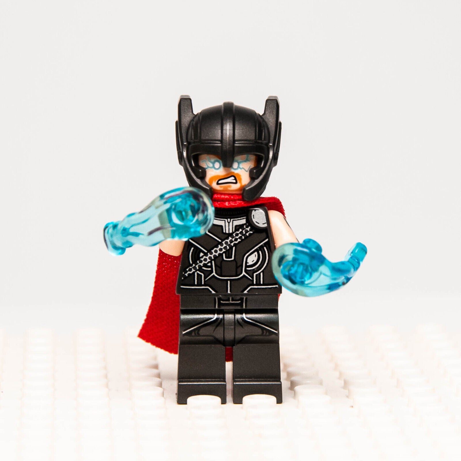 LEGO Thor Minifigure - Red Cape, Helmet Ragnarok 76084 (sh409) - StudBee