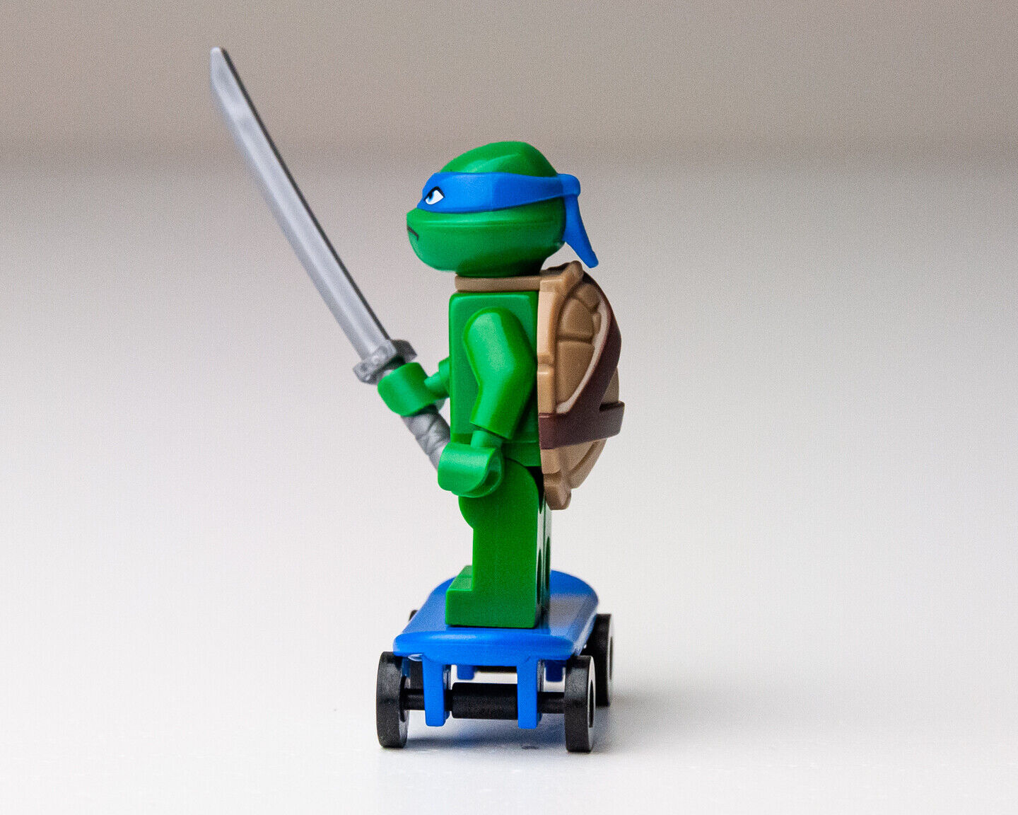 LEGO TMNT Leonardo  - Turtle Lair - 10669 (tnt053) Minifigure - StudBee