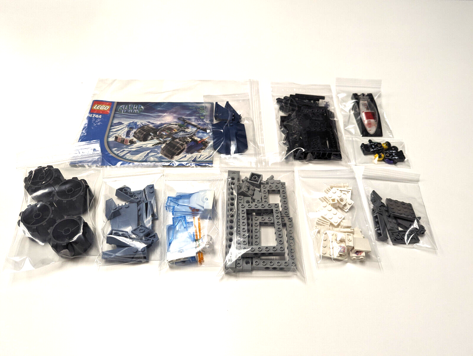 LEGO 4744 Alpha Team Tundra Tracker Complete w/Minifigs and Instruction Booklet - StudBee