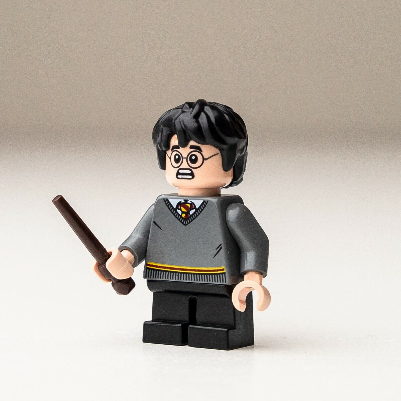 New LEGO Harry Potter, Gryffindor Sweater, Short Legs Minifigure - (hp150) - StudBee