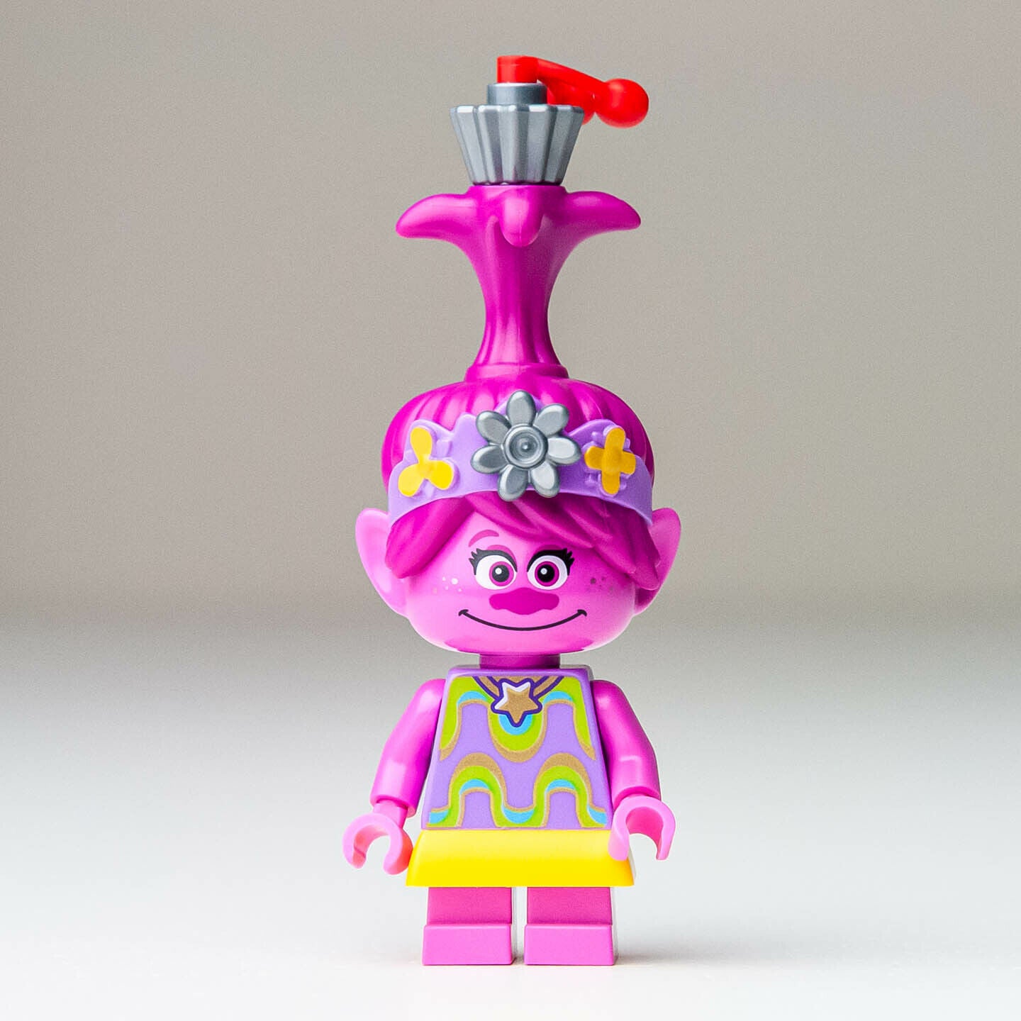 New LEGO Poppy (w/ Silver Cupcake) Minifigure - Vibe City Concert  41258 (twt022 - StudBee