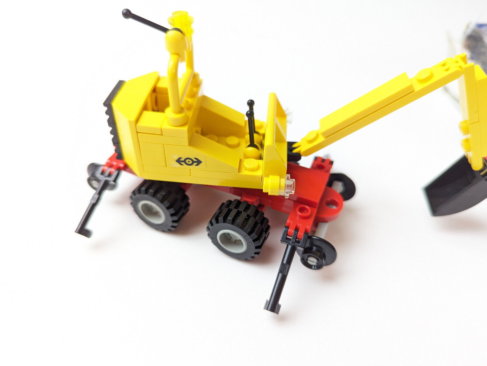 LEGO Town 9V Train 4525 Road and Rail Repair - 100% Complete with Manual & Box - StudBee