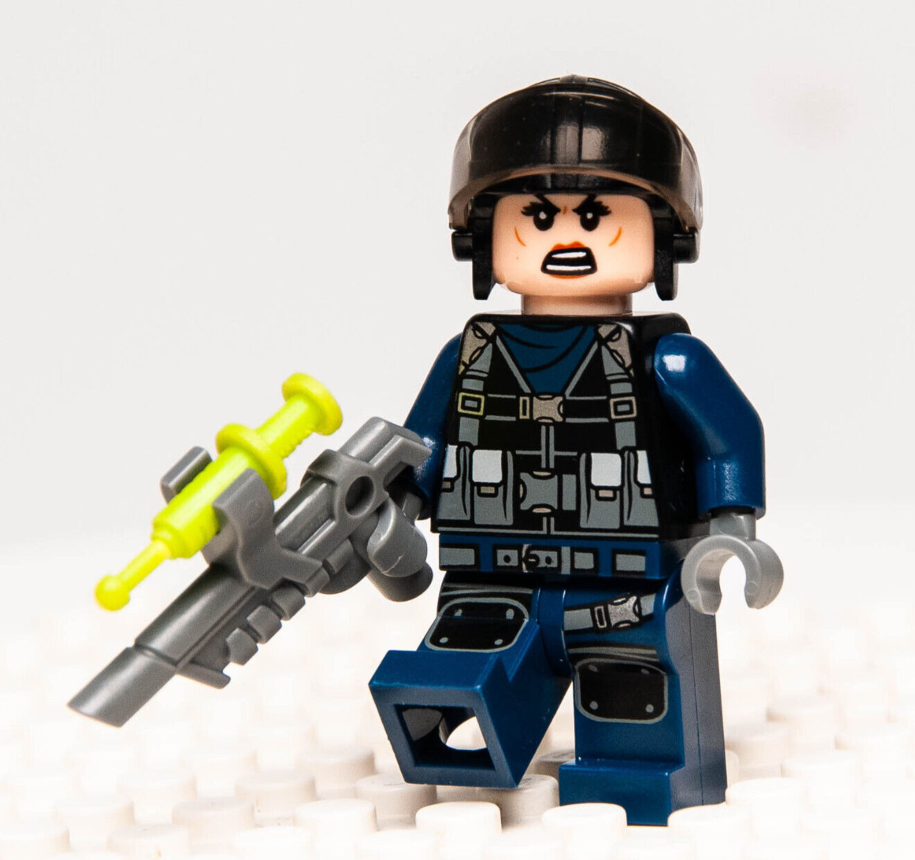 Lego Jurassic World Female ACU Tracker Minifigure w/ Aviator Cap 75926 (jw042) - StudBee