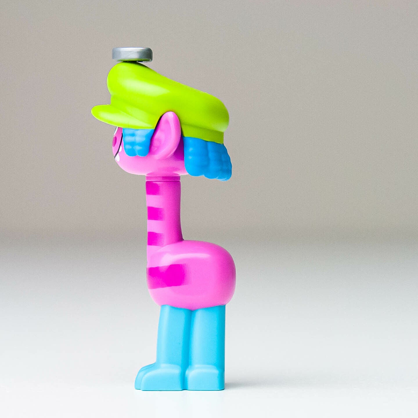 New LEGO Cooper with Flat Silver Heart Minifigure - Vibe City Concert (twt024) - StudBee