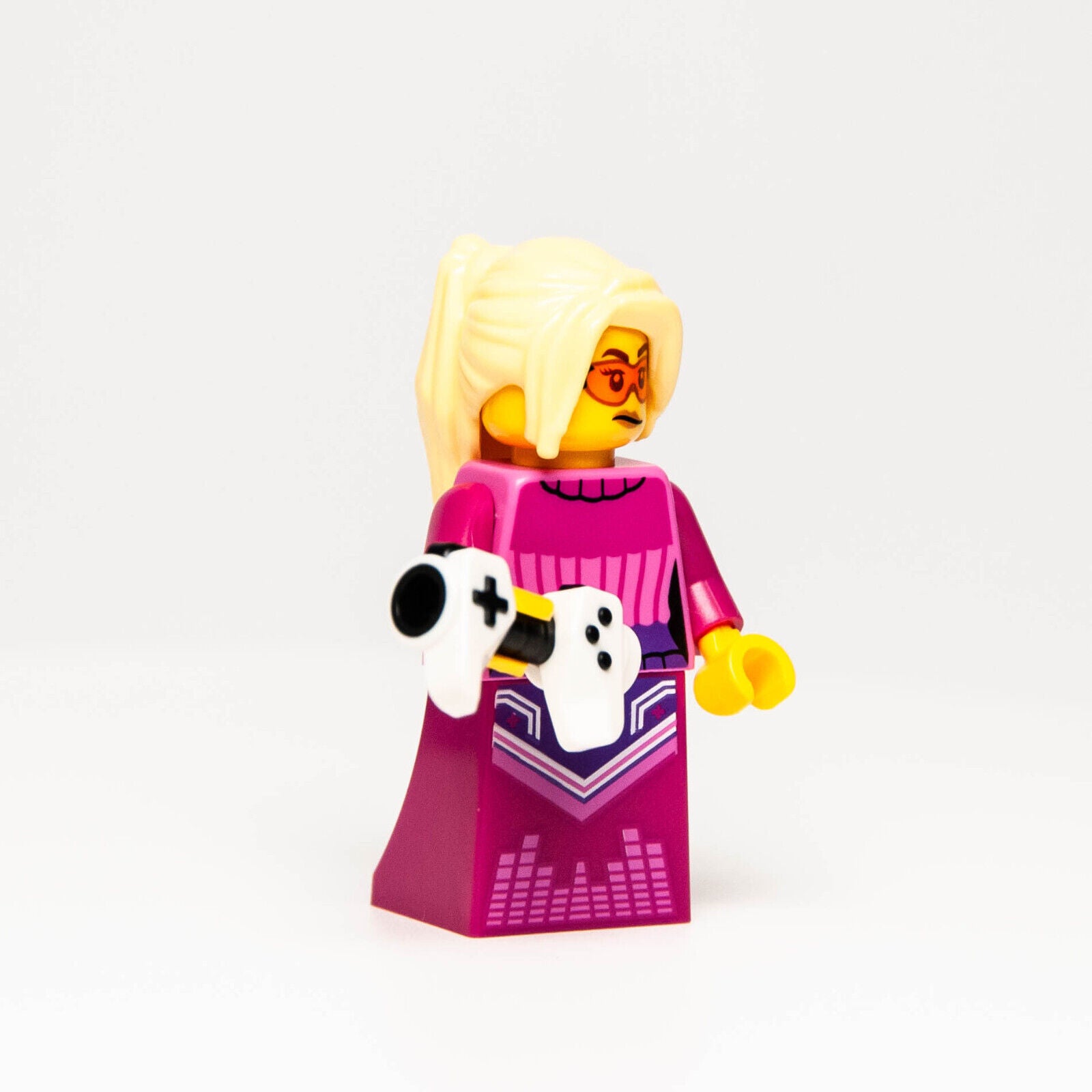 New Lego BAM 2023 Q2 Minifigure - Magenta Gamer Girl w/ Game Controller - StudBee
