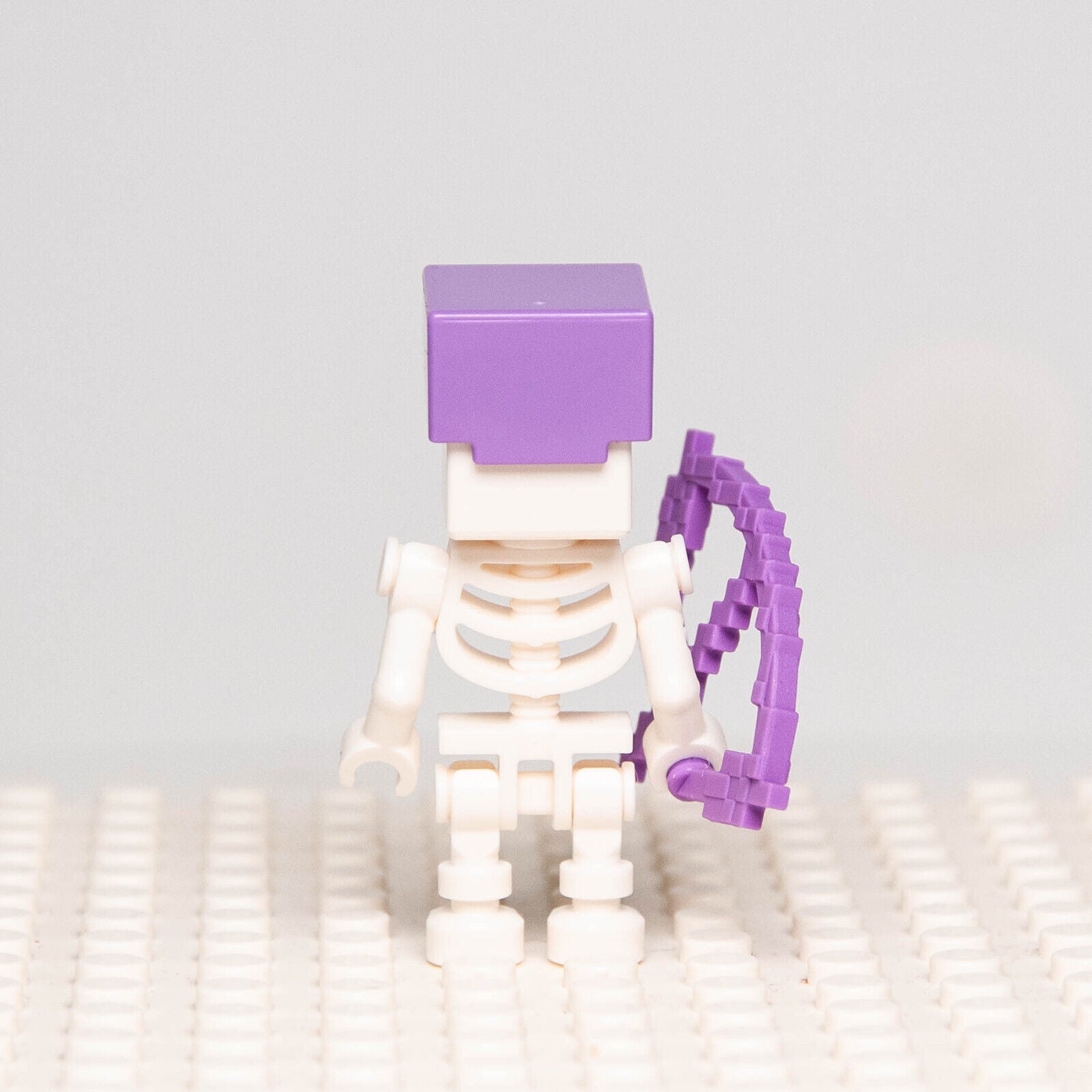 New LEGO Minecraft Minifigure - Skeleton Lavender Helmet (min065) 21146 21171 - StudBee