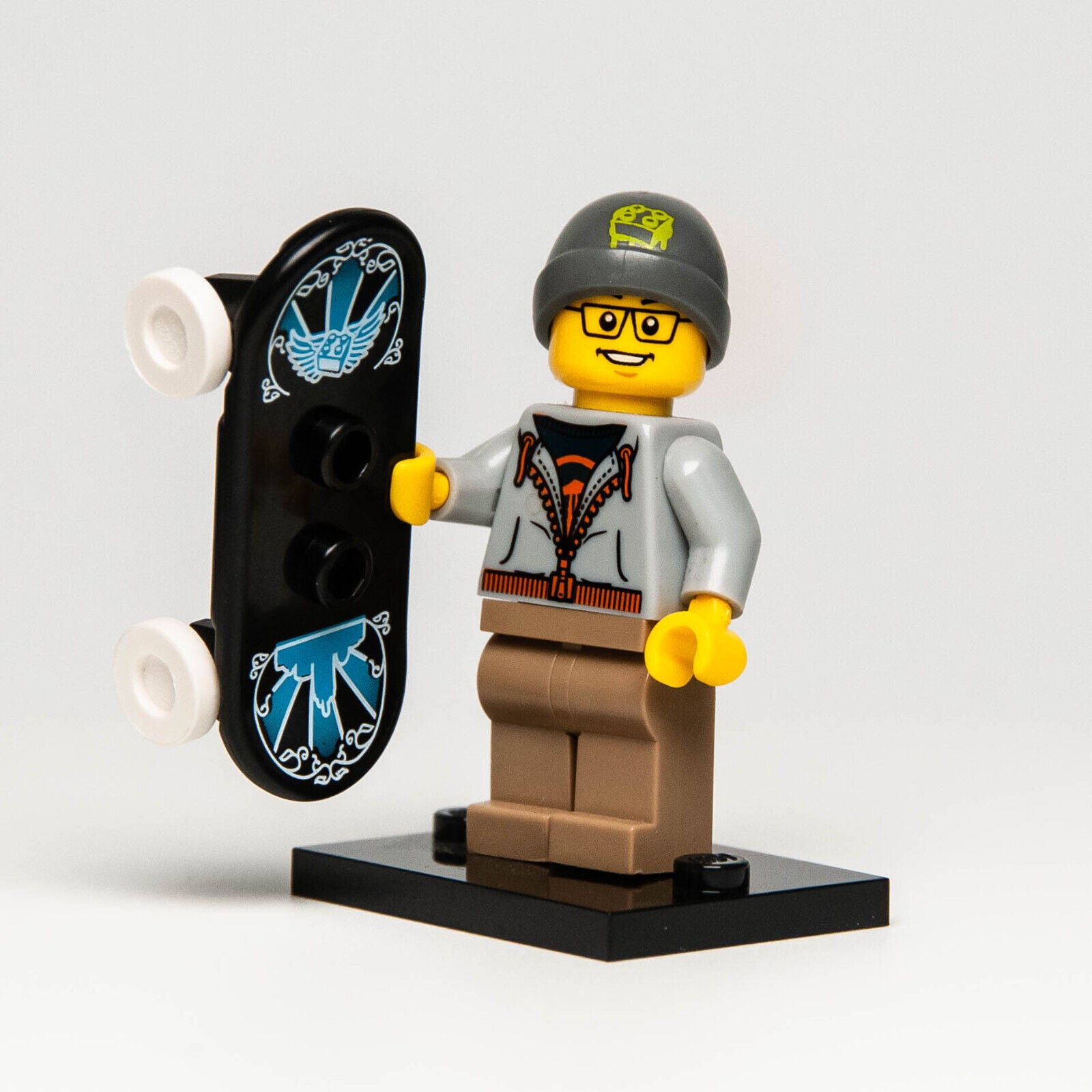 Lego CMF Series 4 Minifigure - Street Skater Guy (col04-09) 8804 Skateboard - StudBee