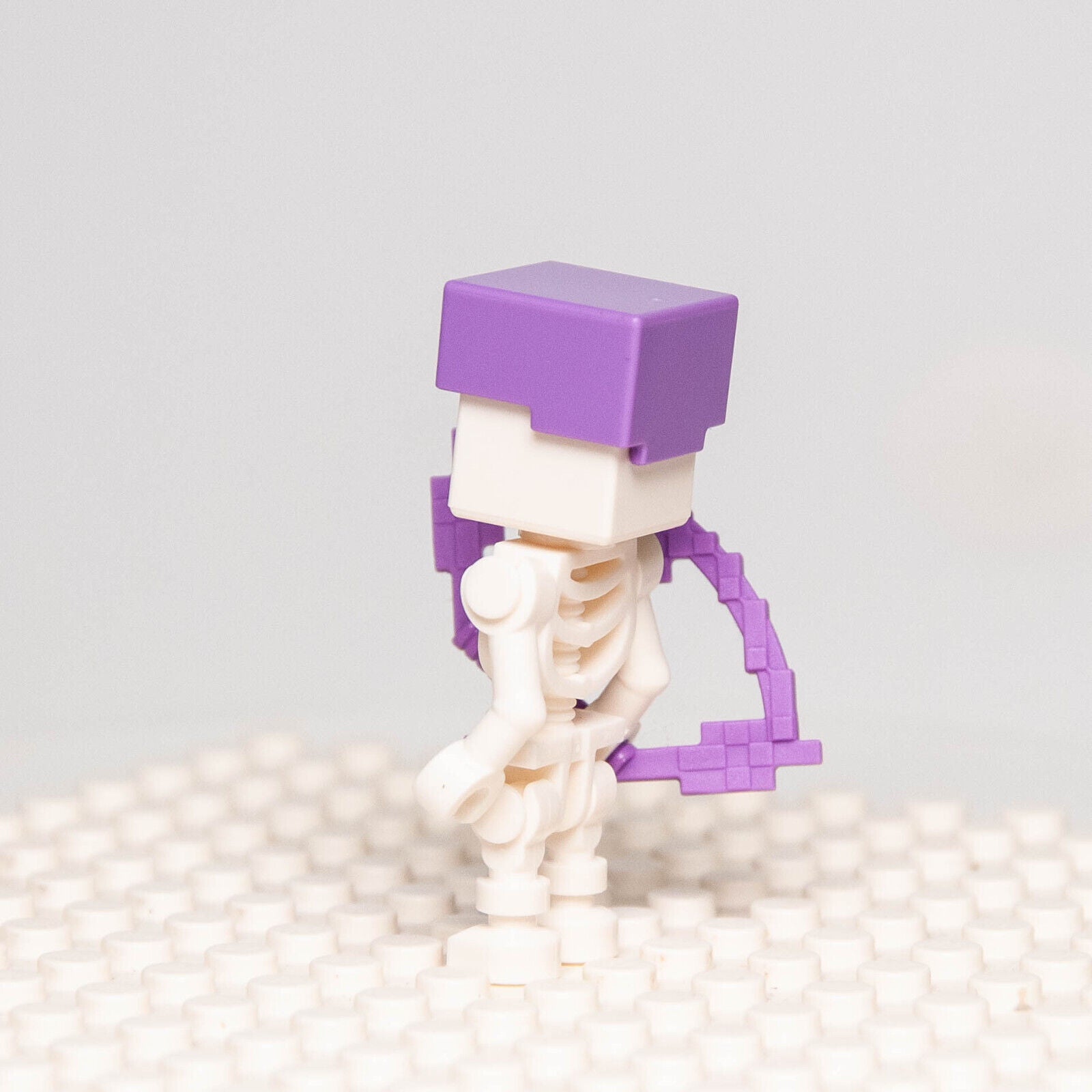 New LEGO Minecraft Minifigure - Skeleton Lavender Helmet (min065) 21146 21171 - StudBee