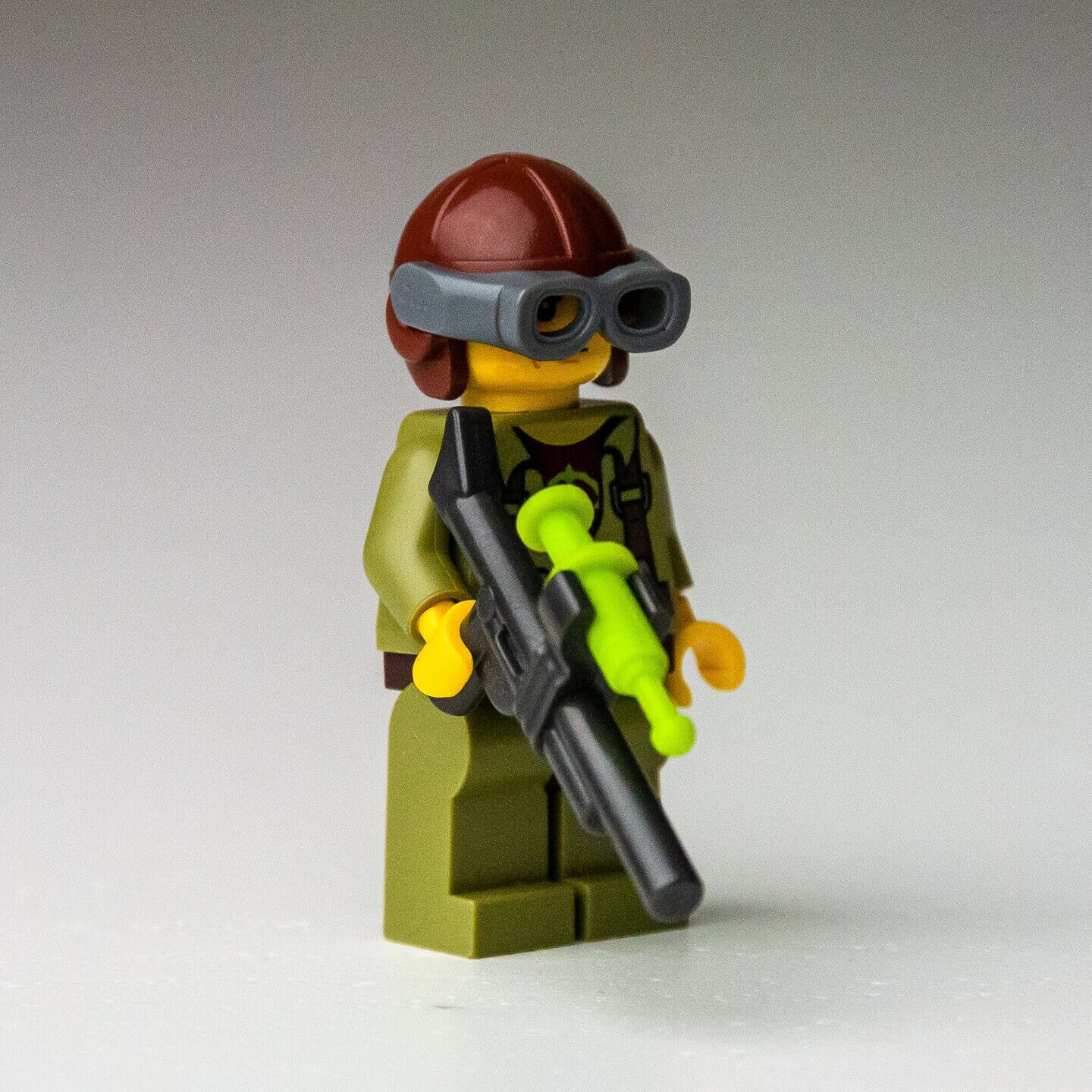 LEGO Hero - Helicopter Pilot - (dino002) Minifigure Dino Defense Jurassic - StudBee